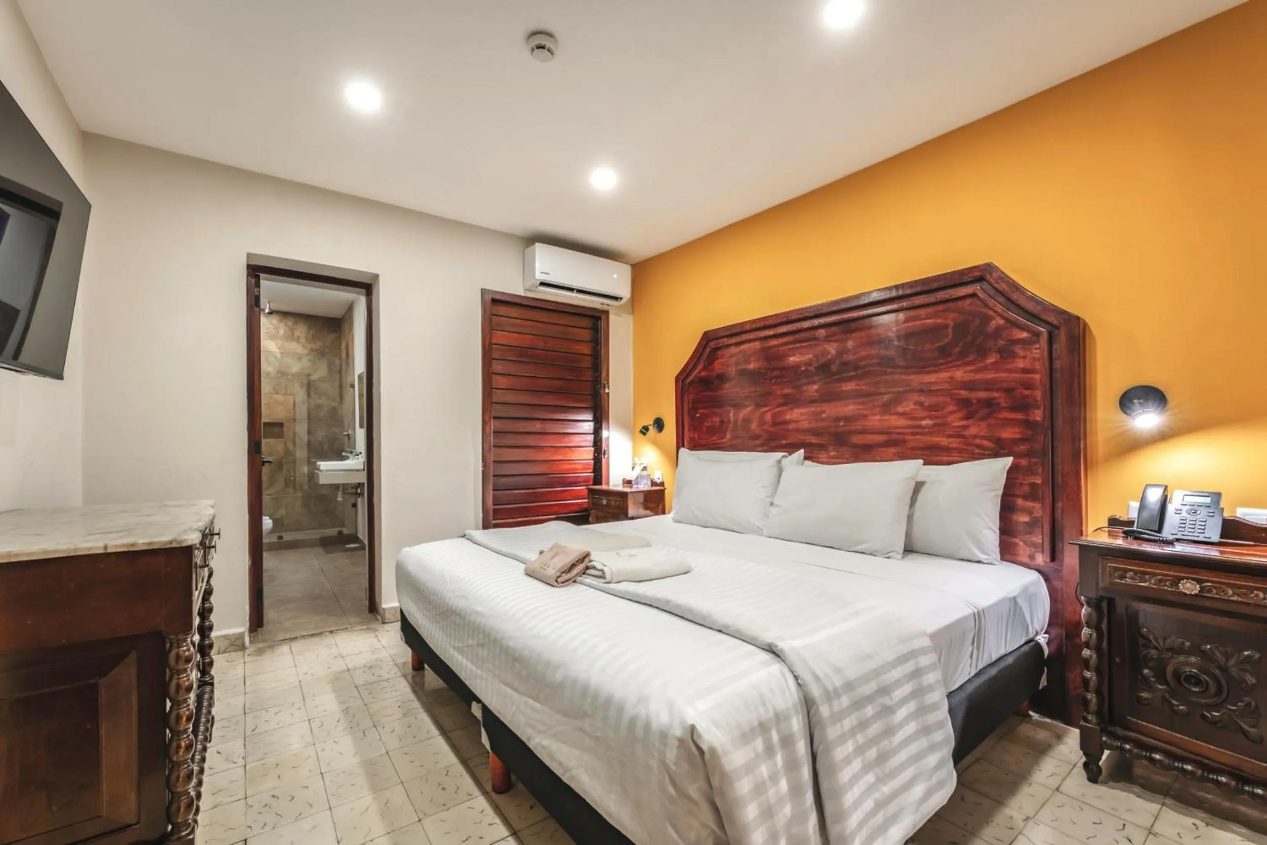 Standard King Room in Hotel Real Toledo by Kavia