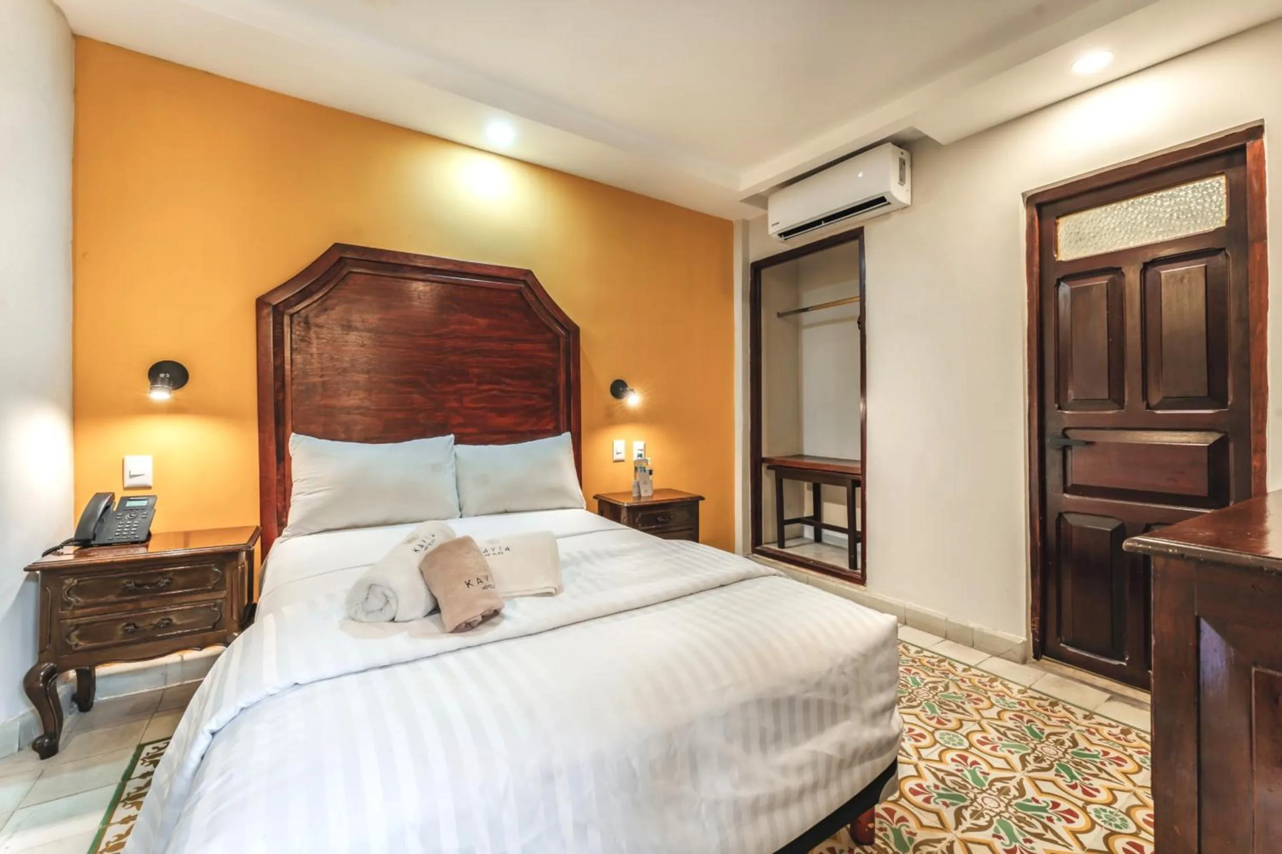 Queen Room in Hotel Real Toledo by Kavia