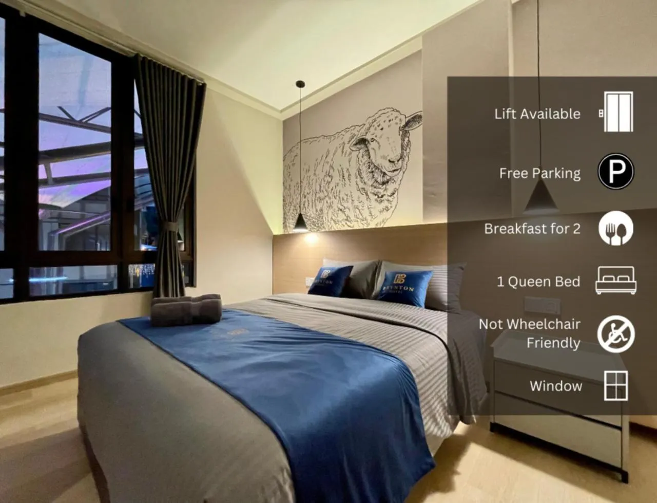 Deluxe Double Room in Hotel Brynton at Cameron Centrum Mall