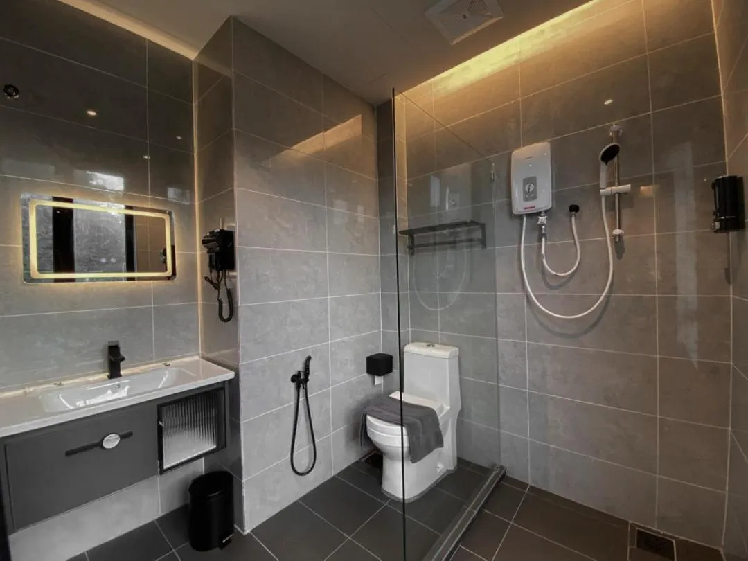 Superior Suite in Hotel Brynton at Cameron Centrum Mall