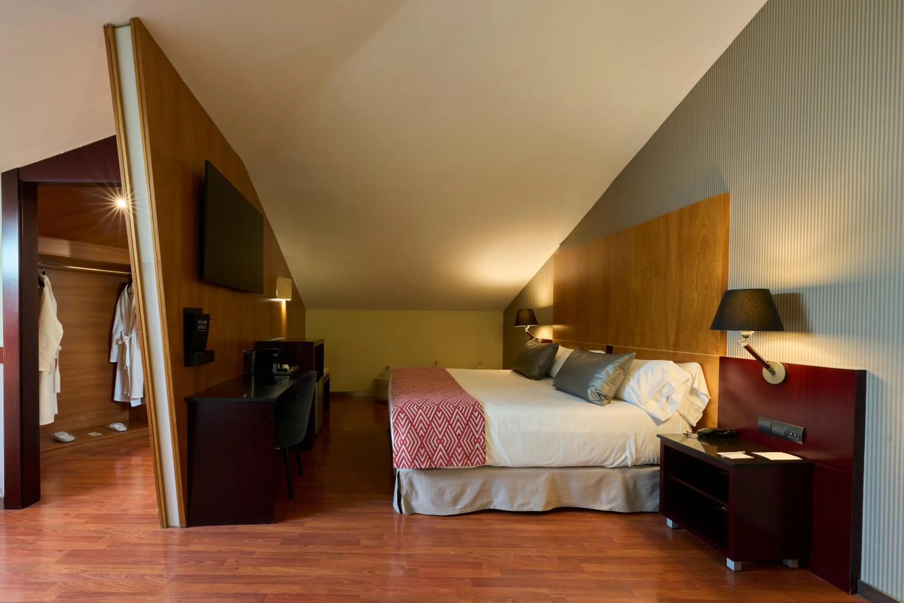 Superior Double Room - Attic in Catalonia El Pilar