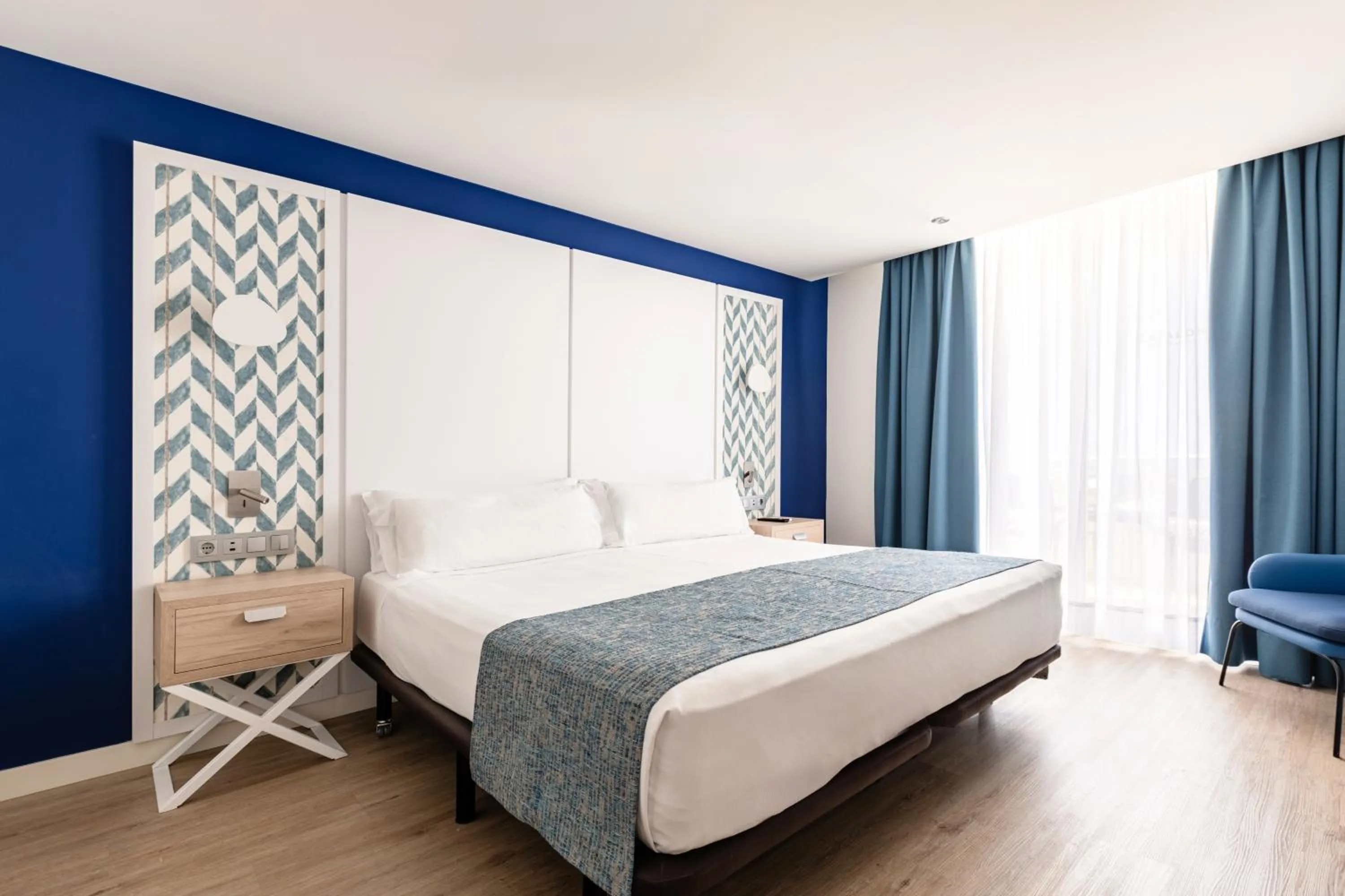 Junior Suite - single occupancy in Catalonia Oro Negro