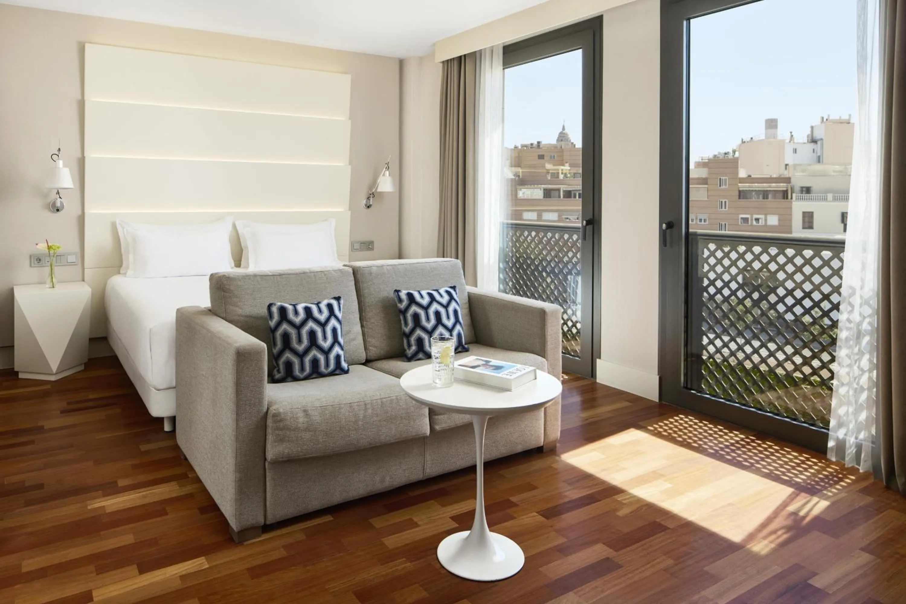 Family Room (2 Adults + 1 Child) in NH Málaga