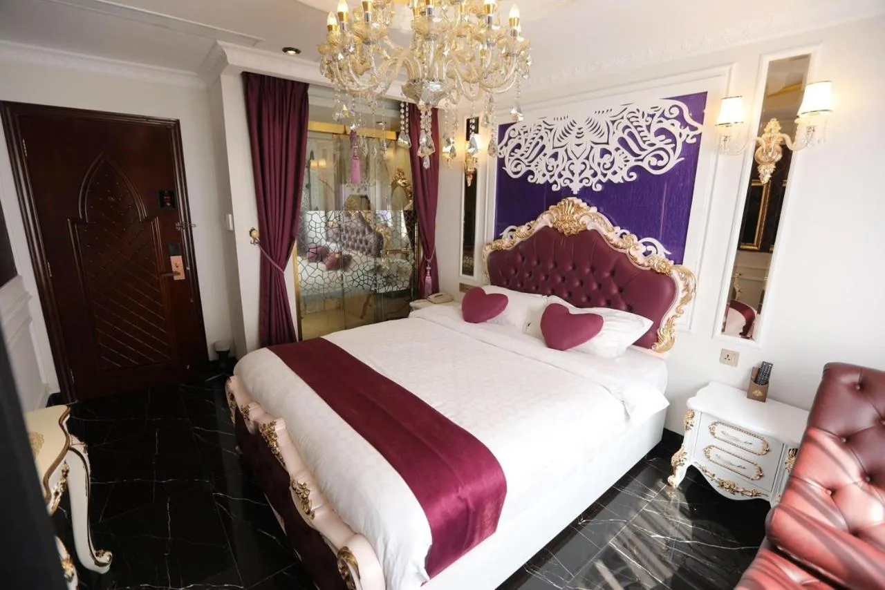 Deluxe Room in Enjoy Boutique Saigon Hotel