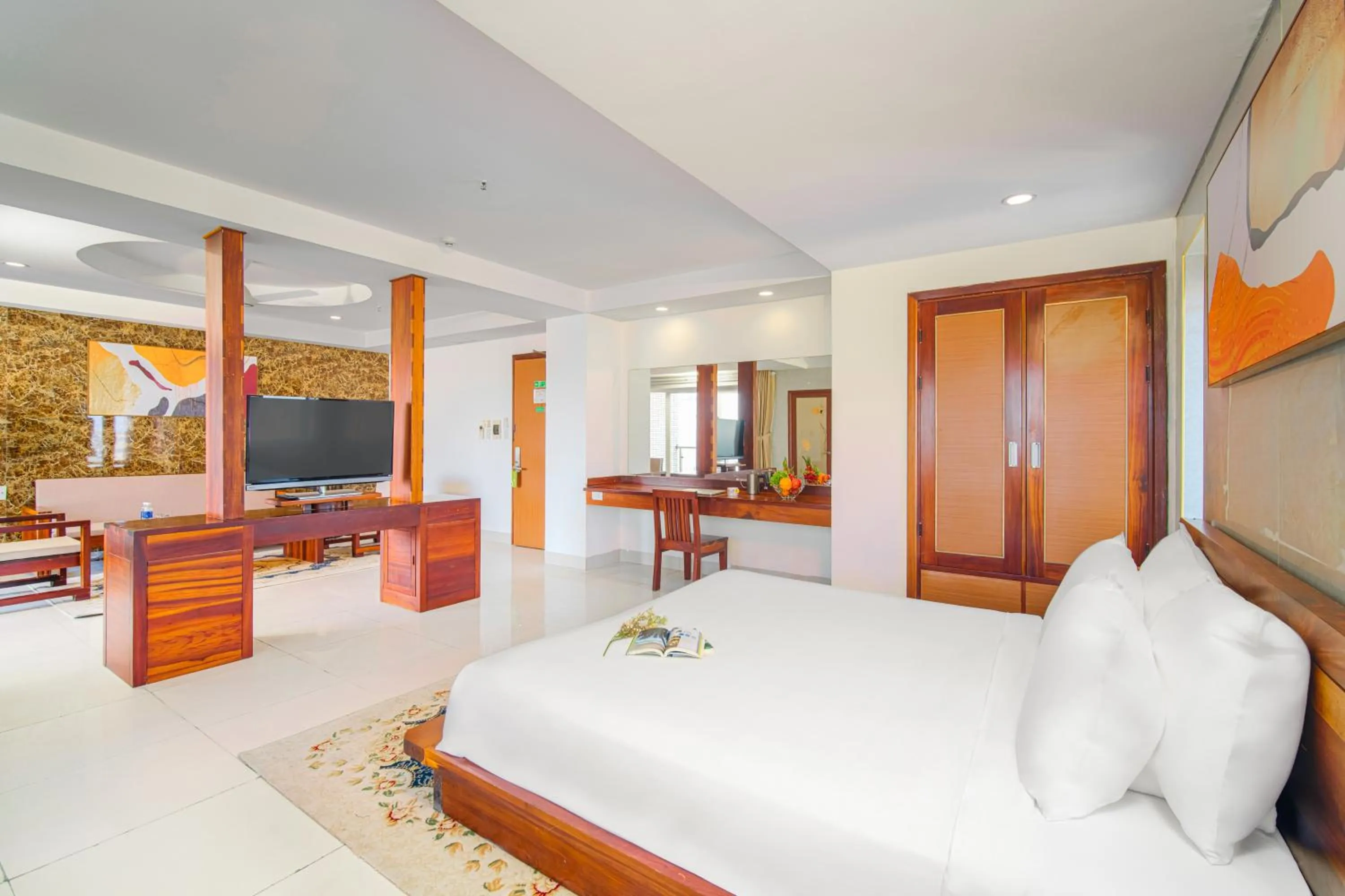 King Suite with Balcony and View in Hotel Soco