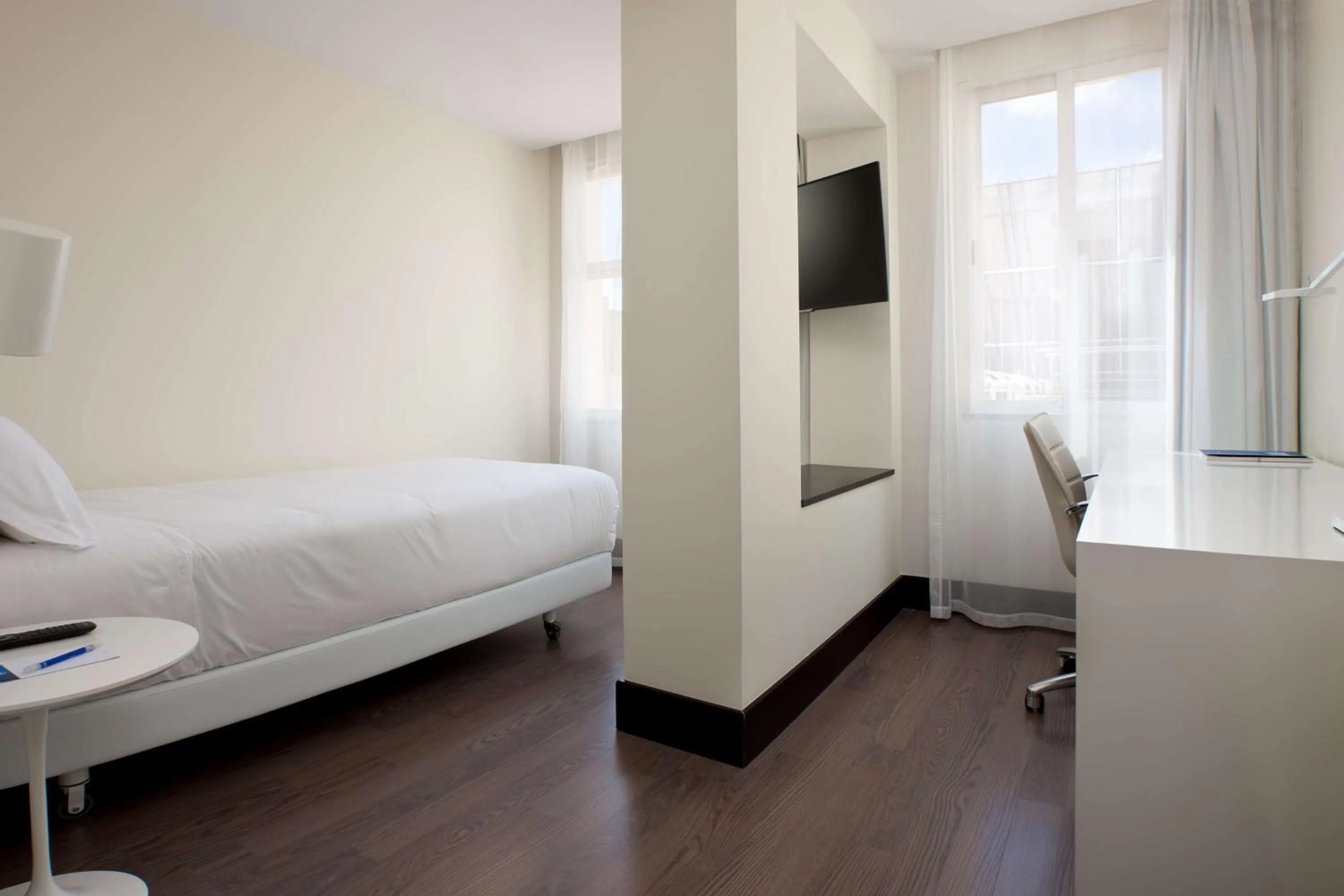 Standard Single Room in NH Madrid Lagasca