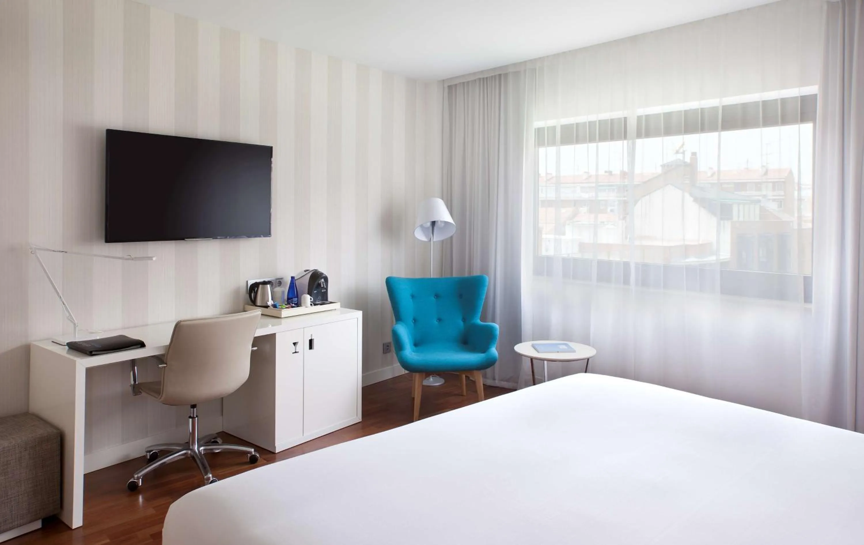Superior Double or Twin Room with Extra Bed (2 Adults + 1 Child) in NH Madrid Ventas