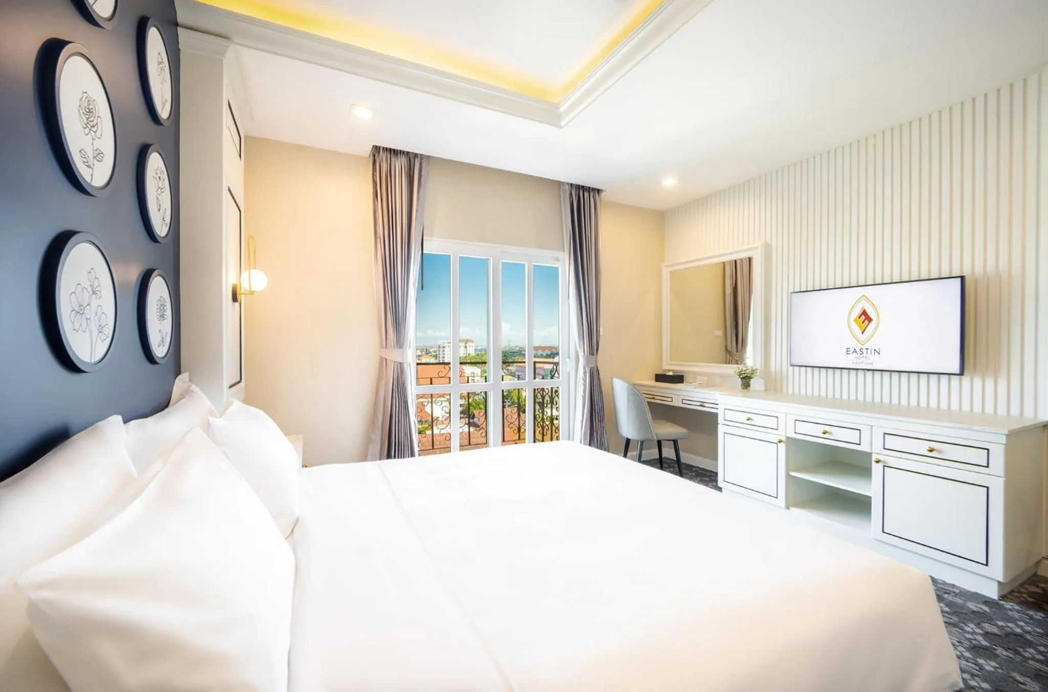 Superior Balcony with City View in Eastin Hotel Vientiane