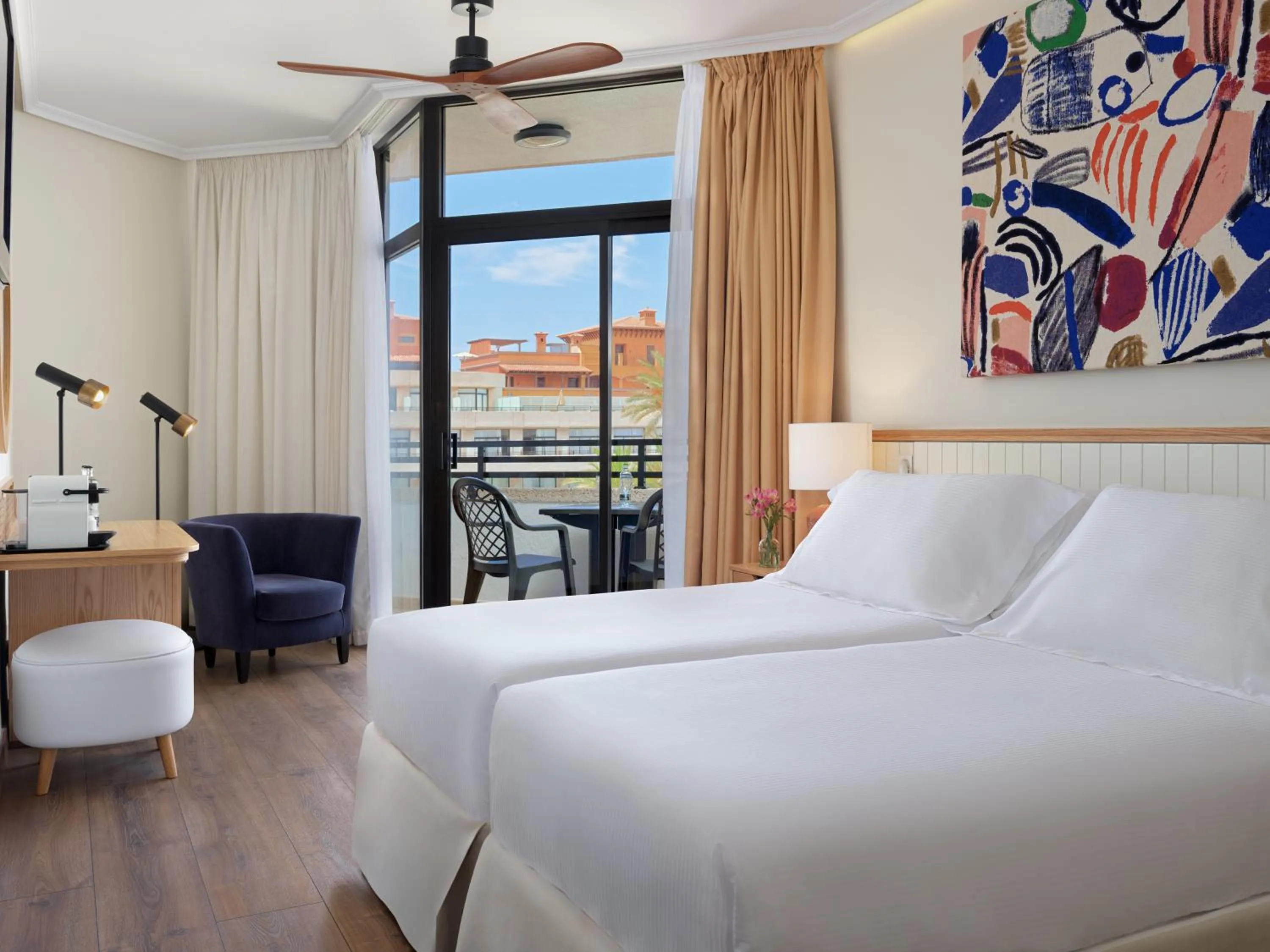 Twin Room with Sea View (2 Adults + 1 Child) in H10 Conquistador