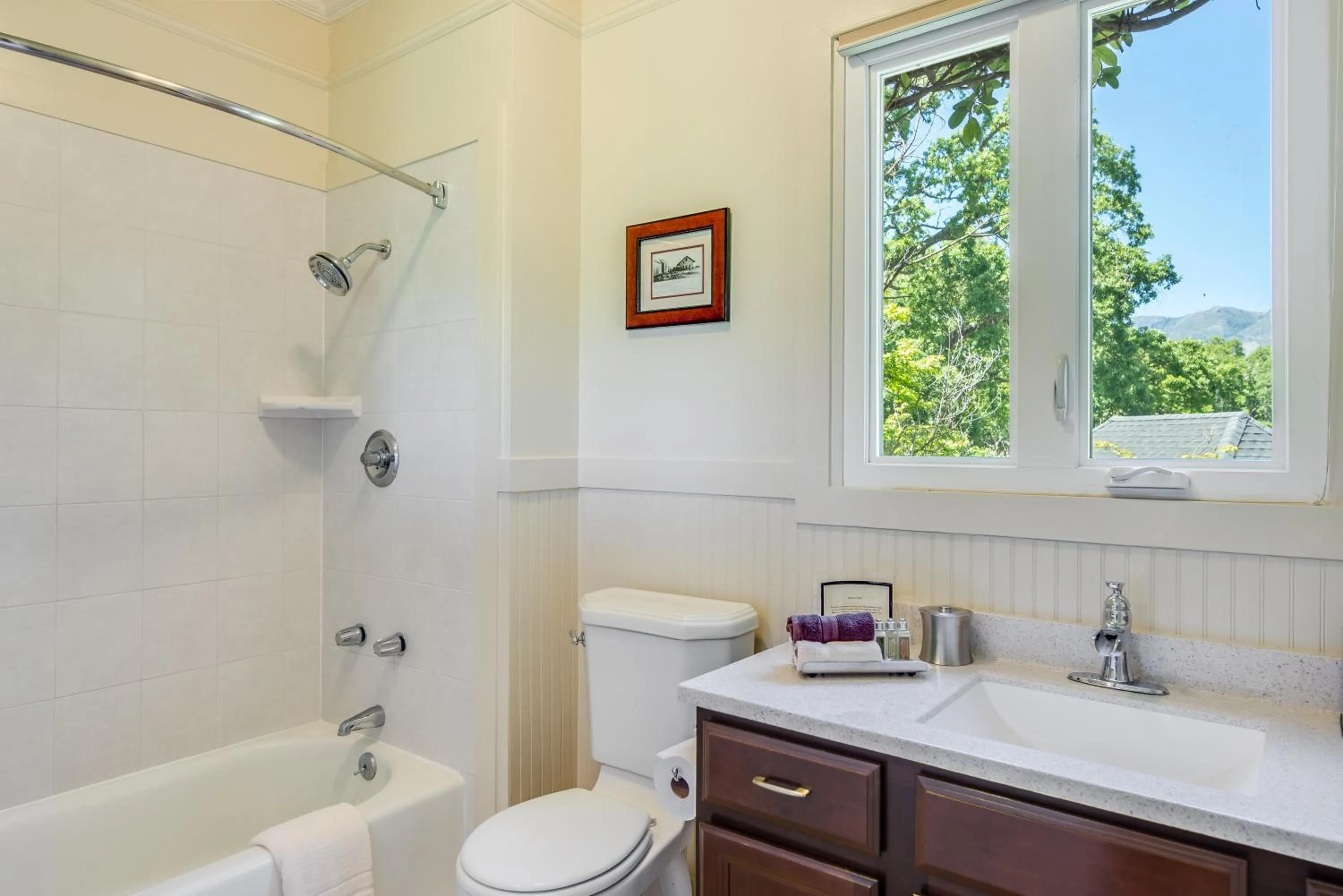 Queen Room in Chateau De Vie