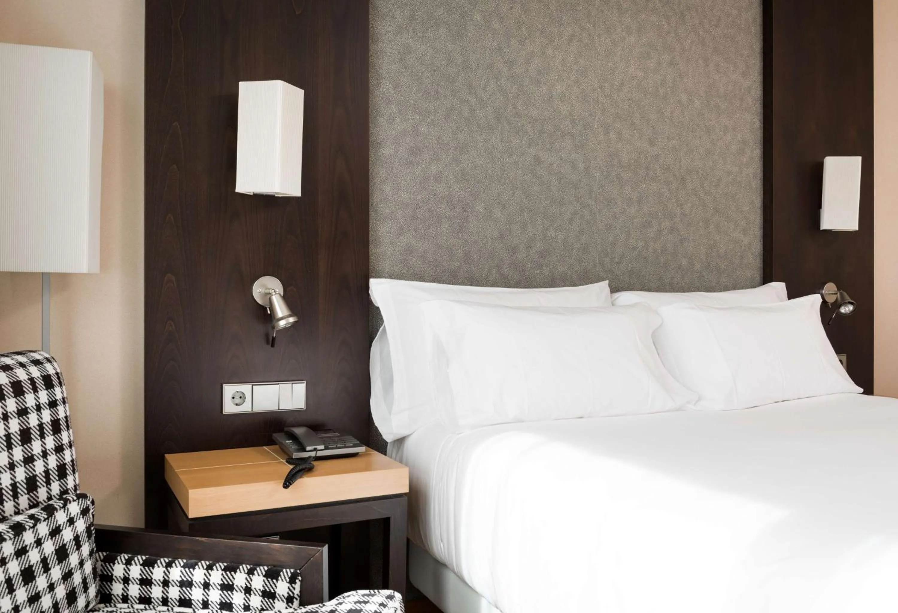 Standard Double or Twin Room with Extra bed (2 Adults + 1 Child) in NH Valencia Center