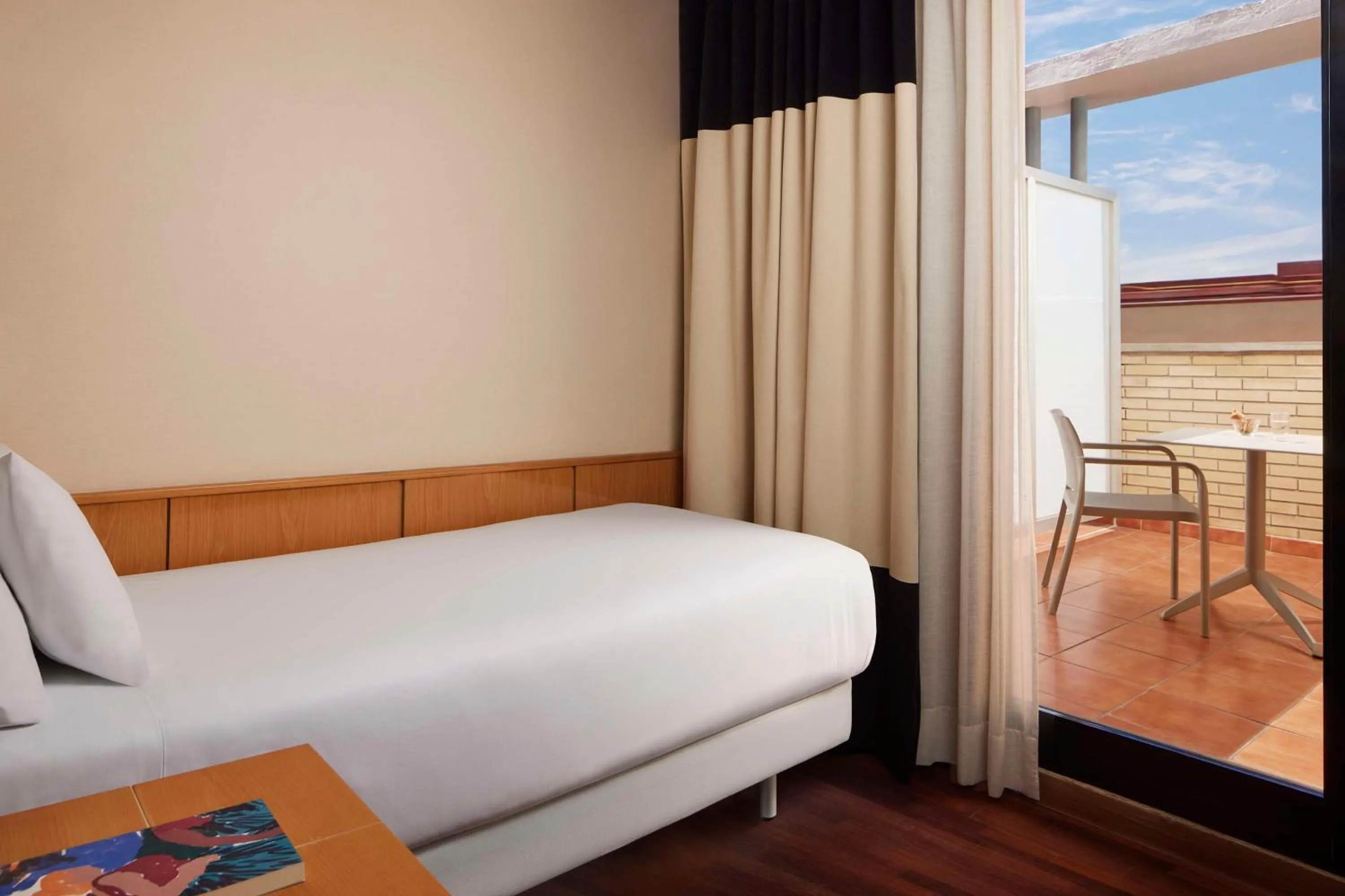 Standard Single Room in NH Ciudad de Valencia