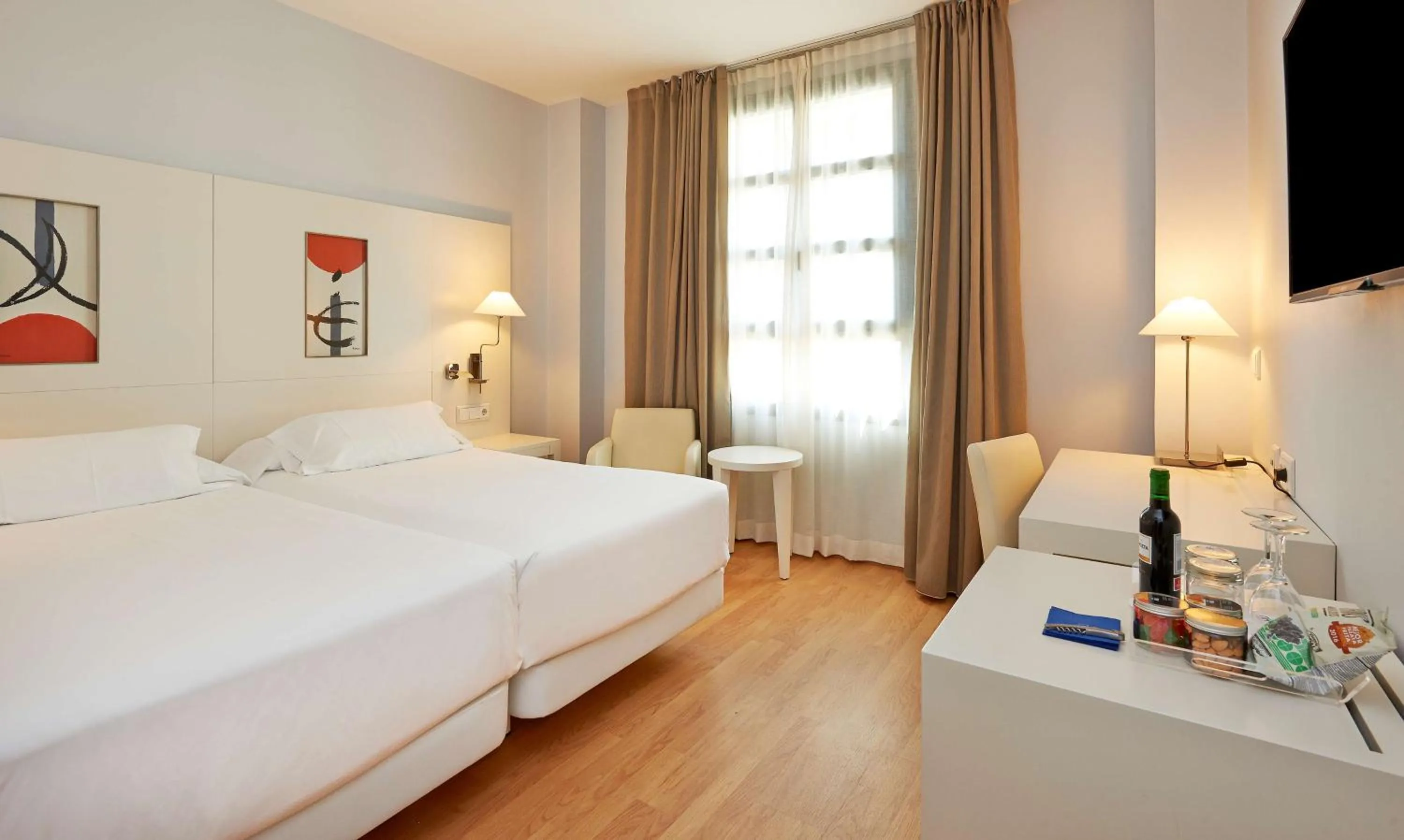 Standard Double or Twin Room with Extra bed (2 Adults + 1 Child) in NH Valencia Las Artes