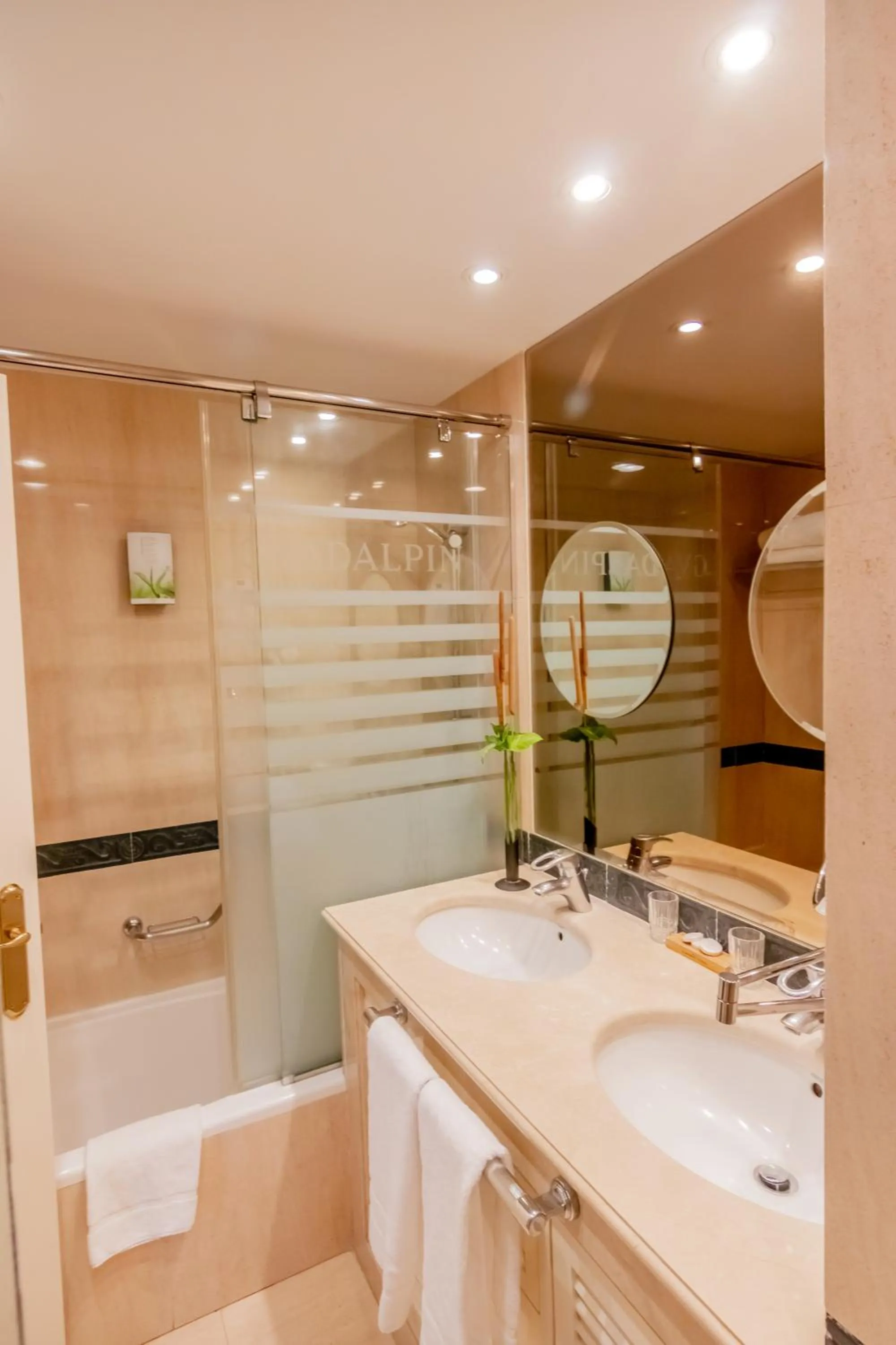 Two Bedroom Penthouse Apartment Superior with Sea View in Guadalpin Suites