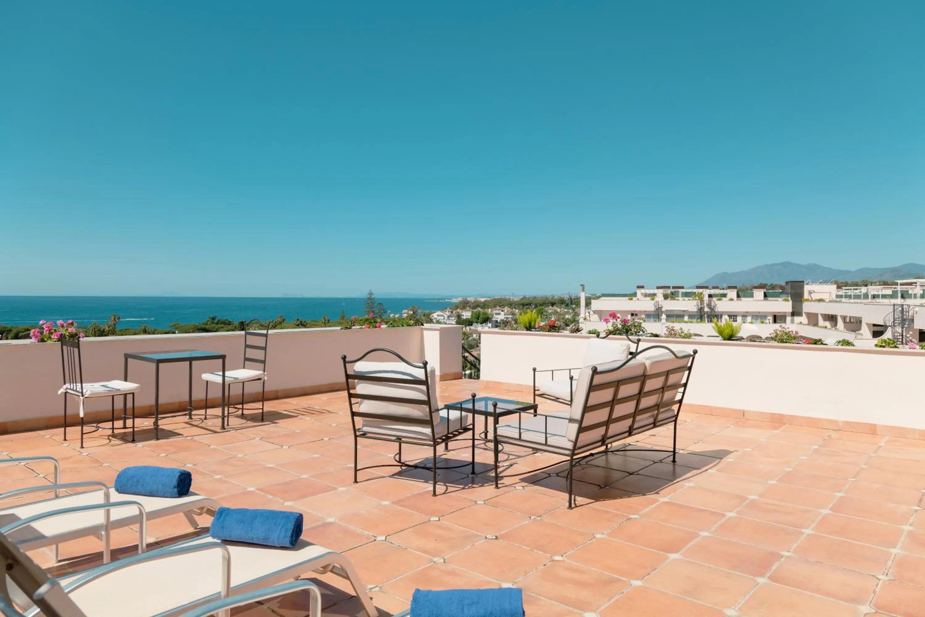 Premium Two-Bedroom Penthouse Apartment in Guadalpin Suites