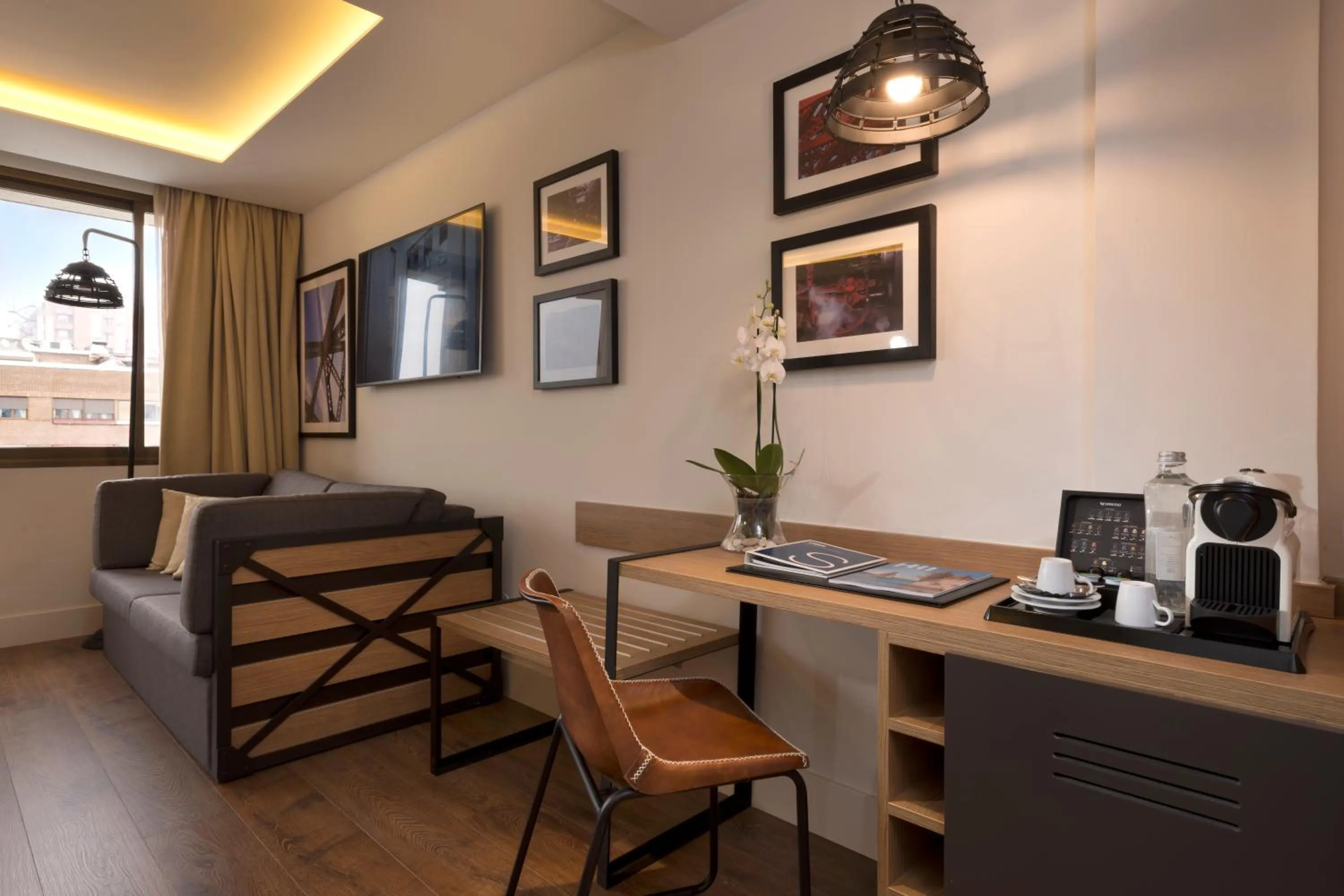 Superior King Room in H10 Tribeca