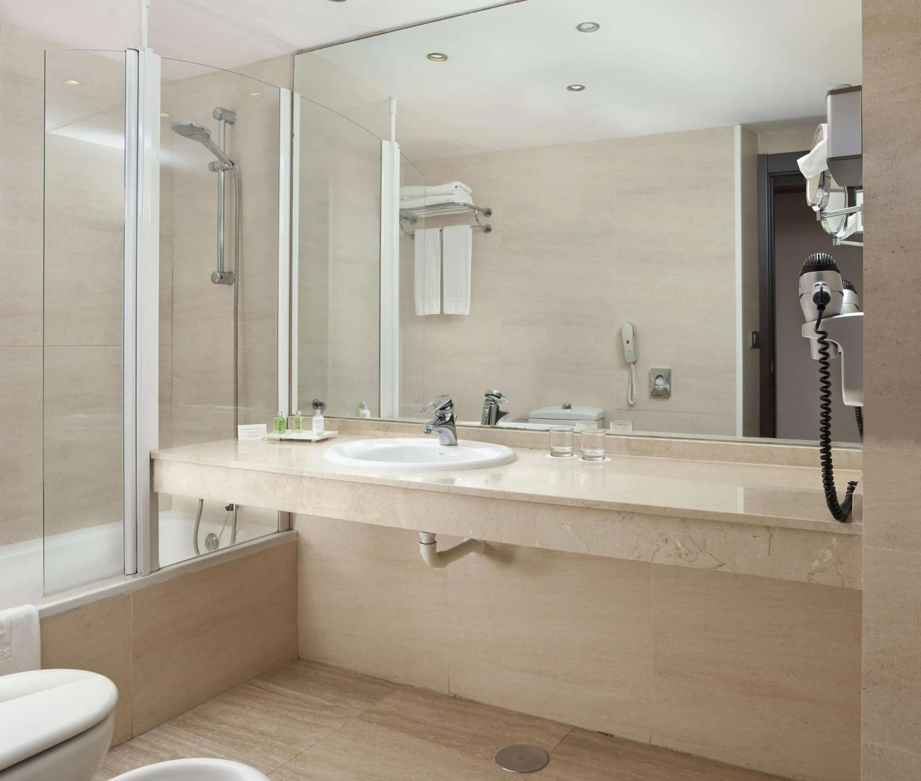 Standard Twin Room with View with Extra Bed (2 Adults + 1 Child) in NH Imperial Playa