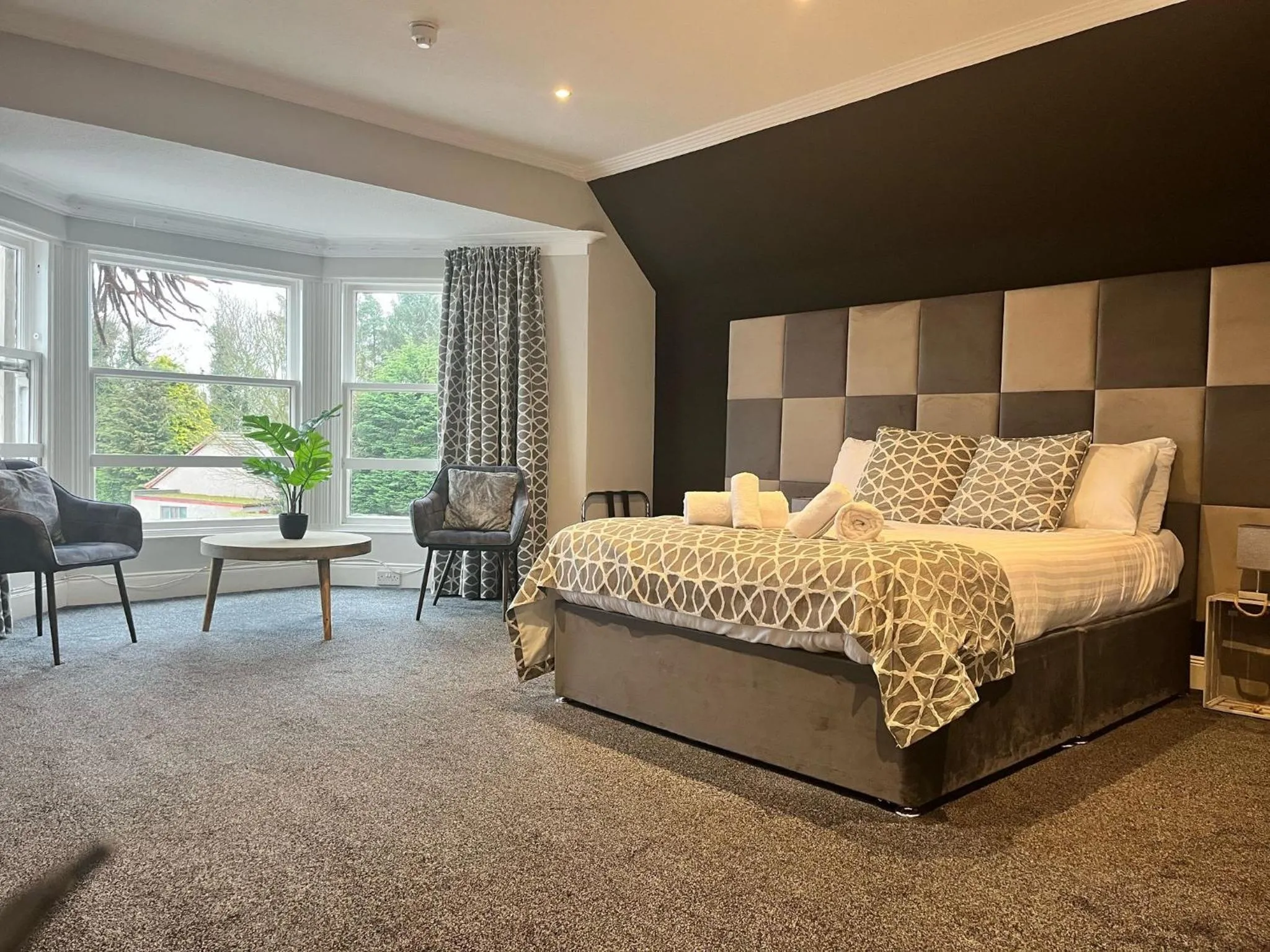 Standard King Room in Laurel Bank Hotel