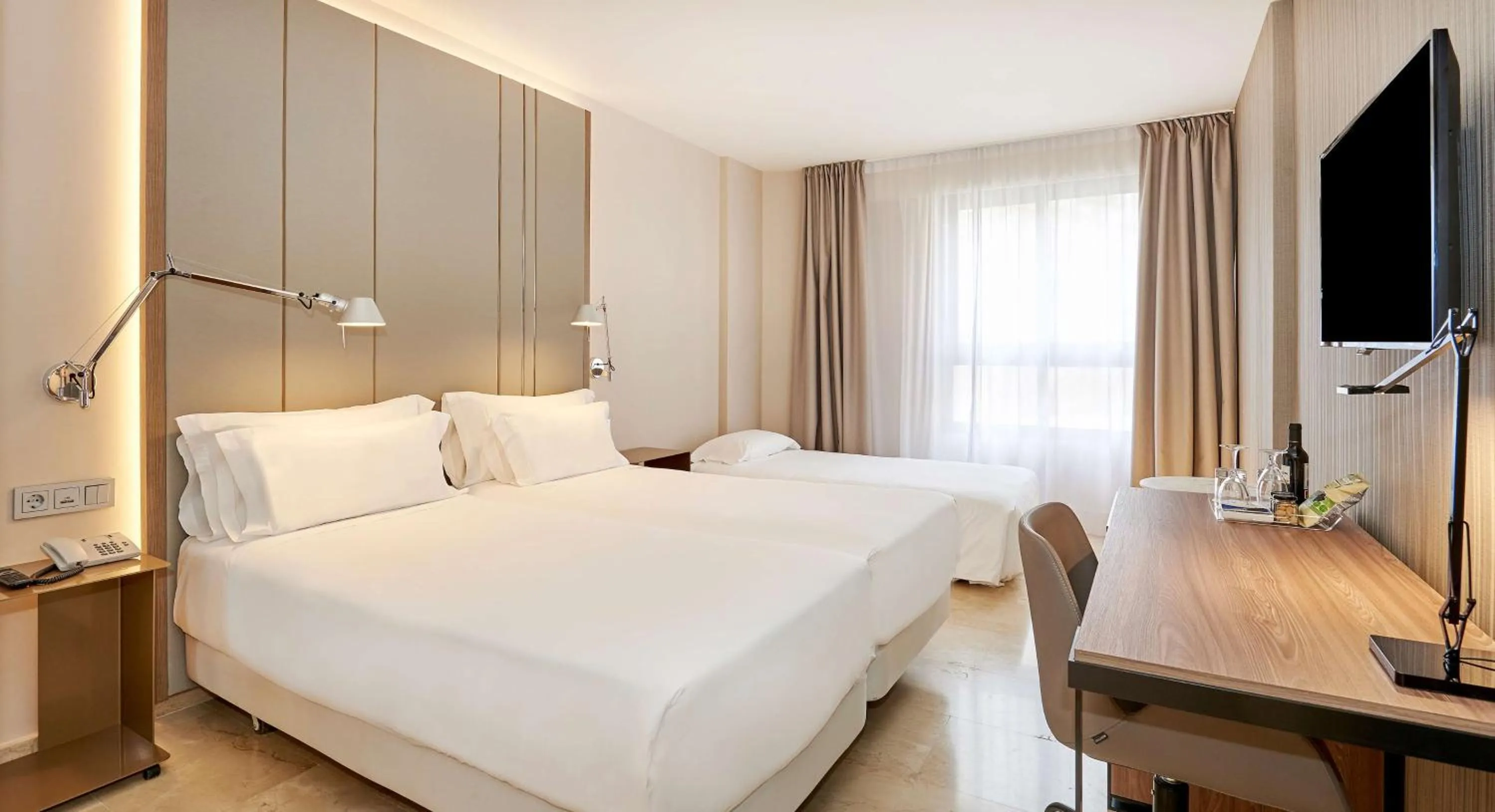 Standard Triple Room in NH Logroño Herencia Rioja