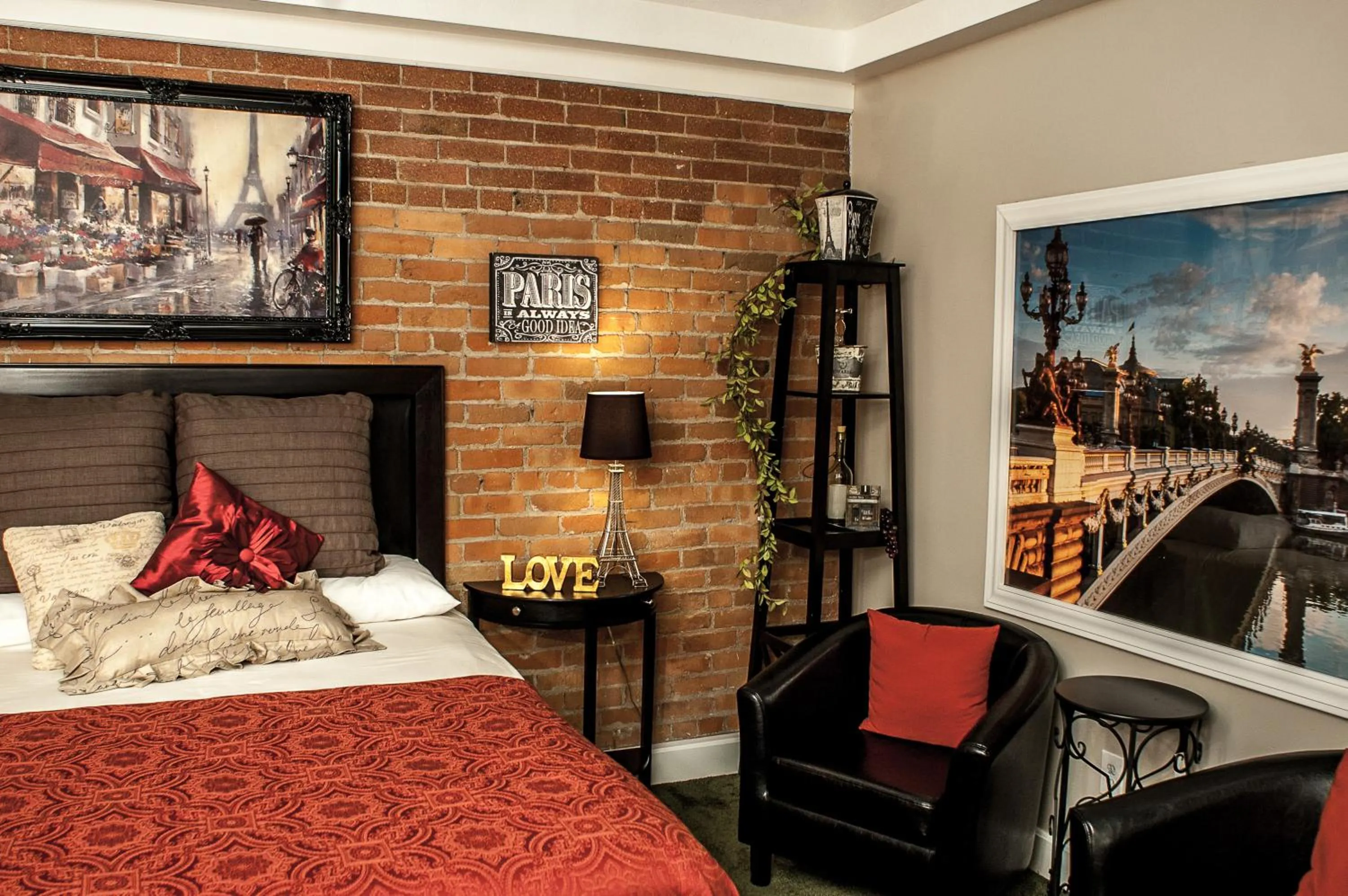 Superior Queen Room in The Anniversary Inn - Fifth South