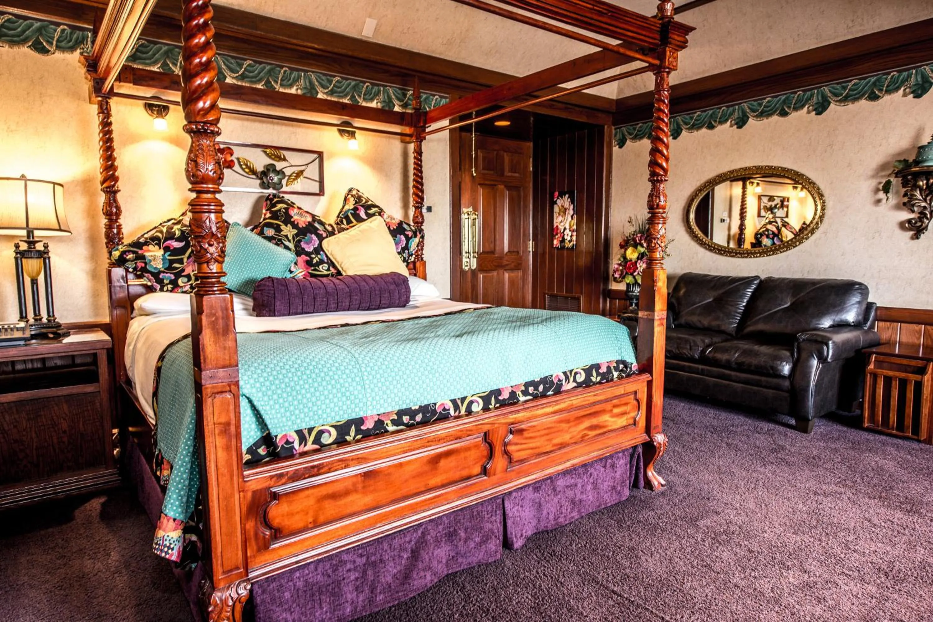 Superior King Room in The Anniversary Inn - Fifth South