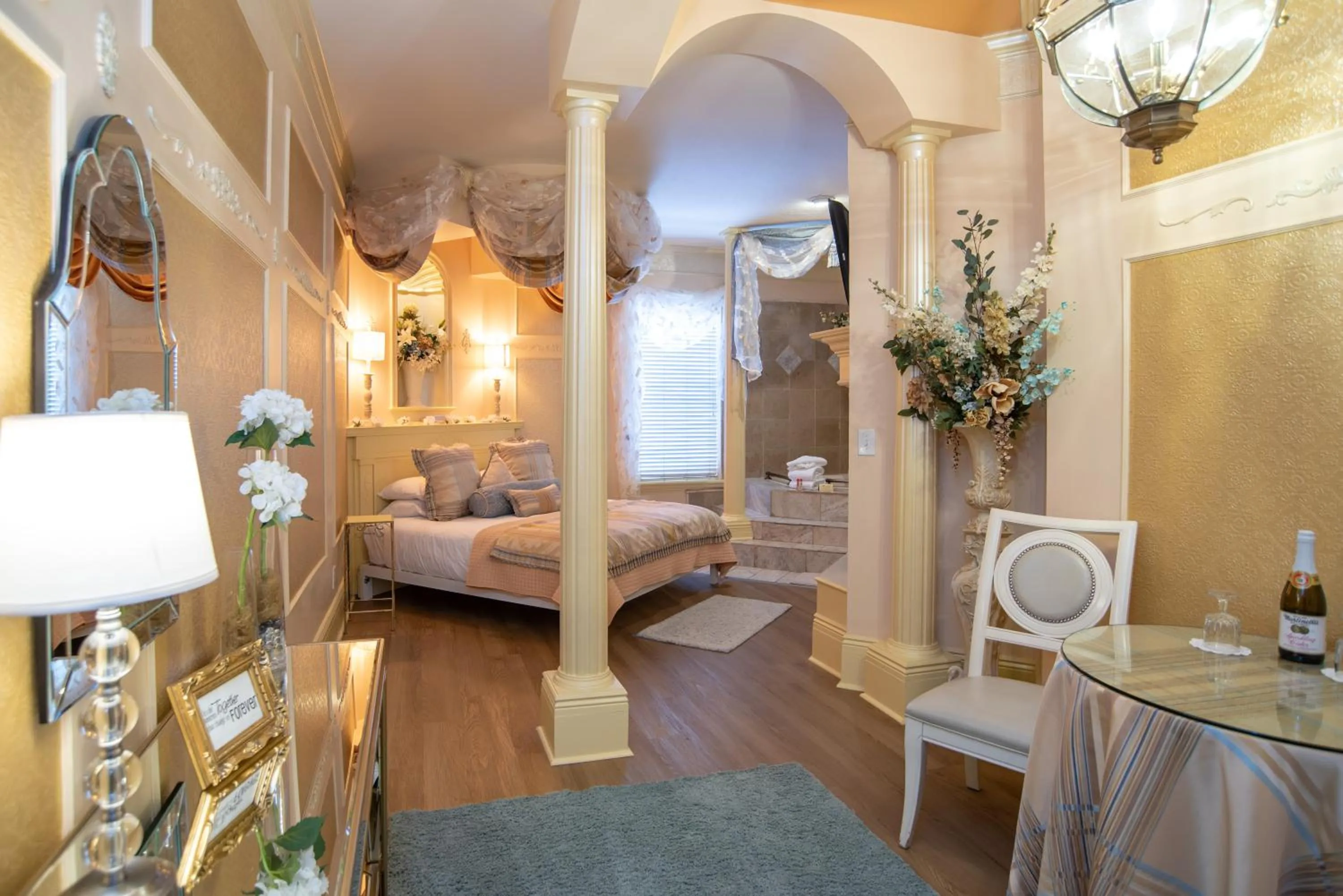 Double Room with Patio in The Anniversary Inn - Fifth South