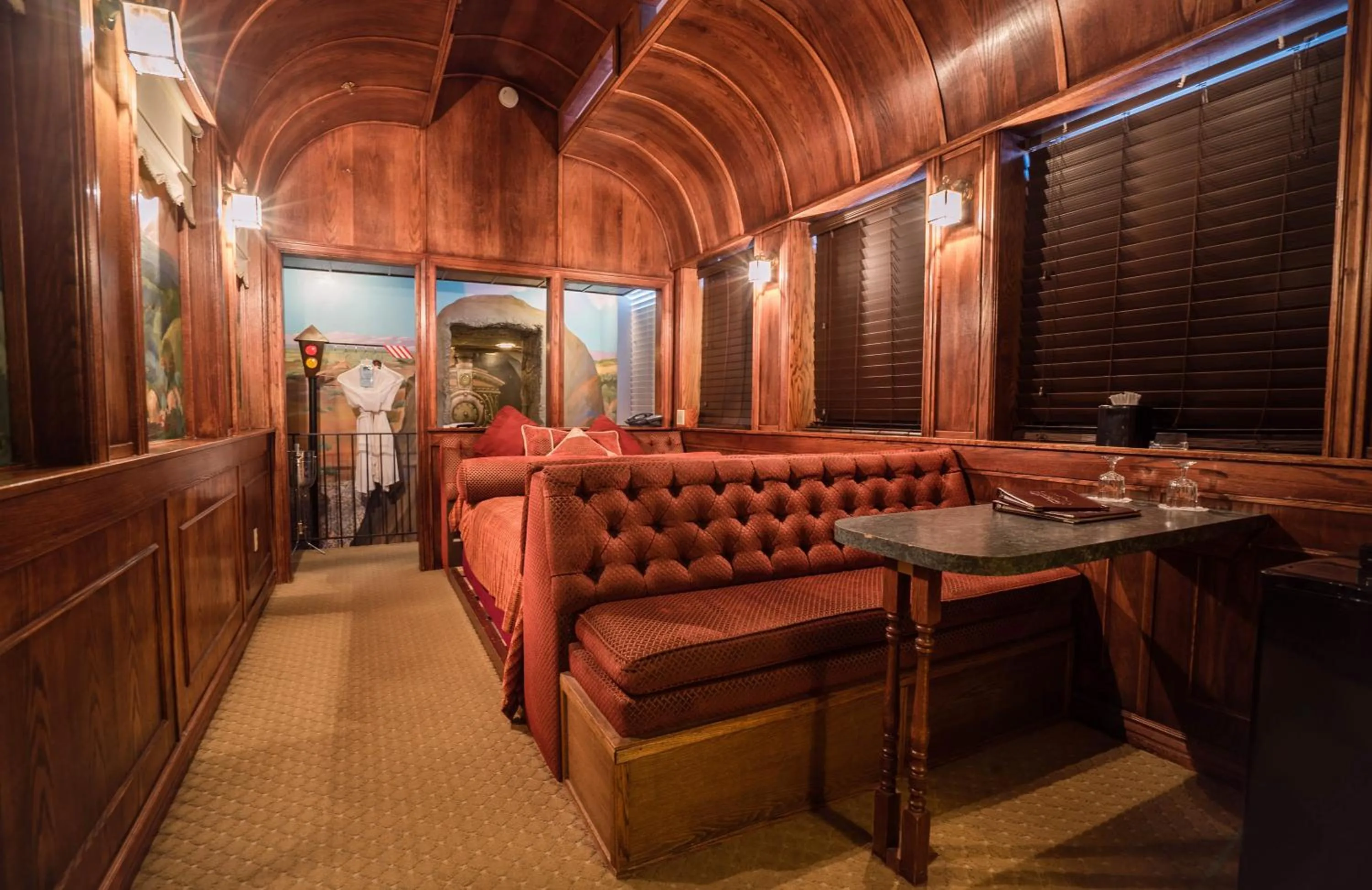 Queen Room with Garden View in The Anniversary Inn - Fifth South