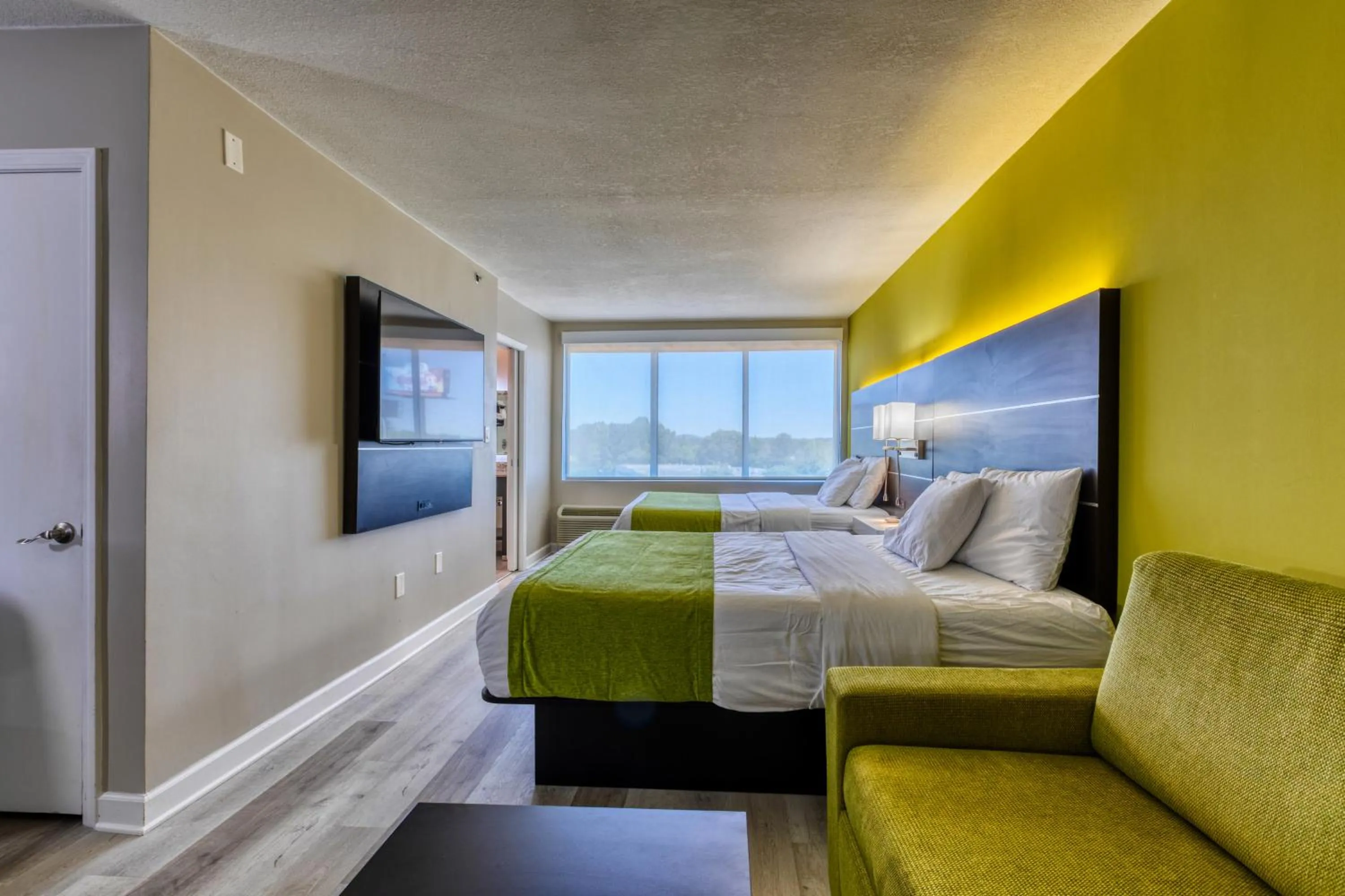 Deluxe Queen Suite in Hotel Weston