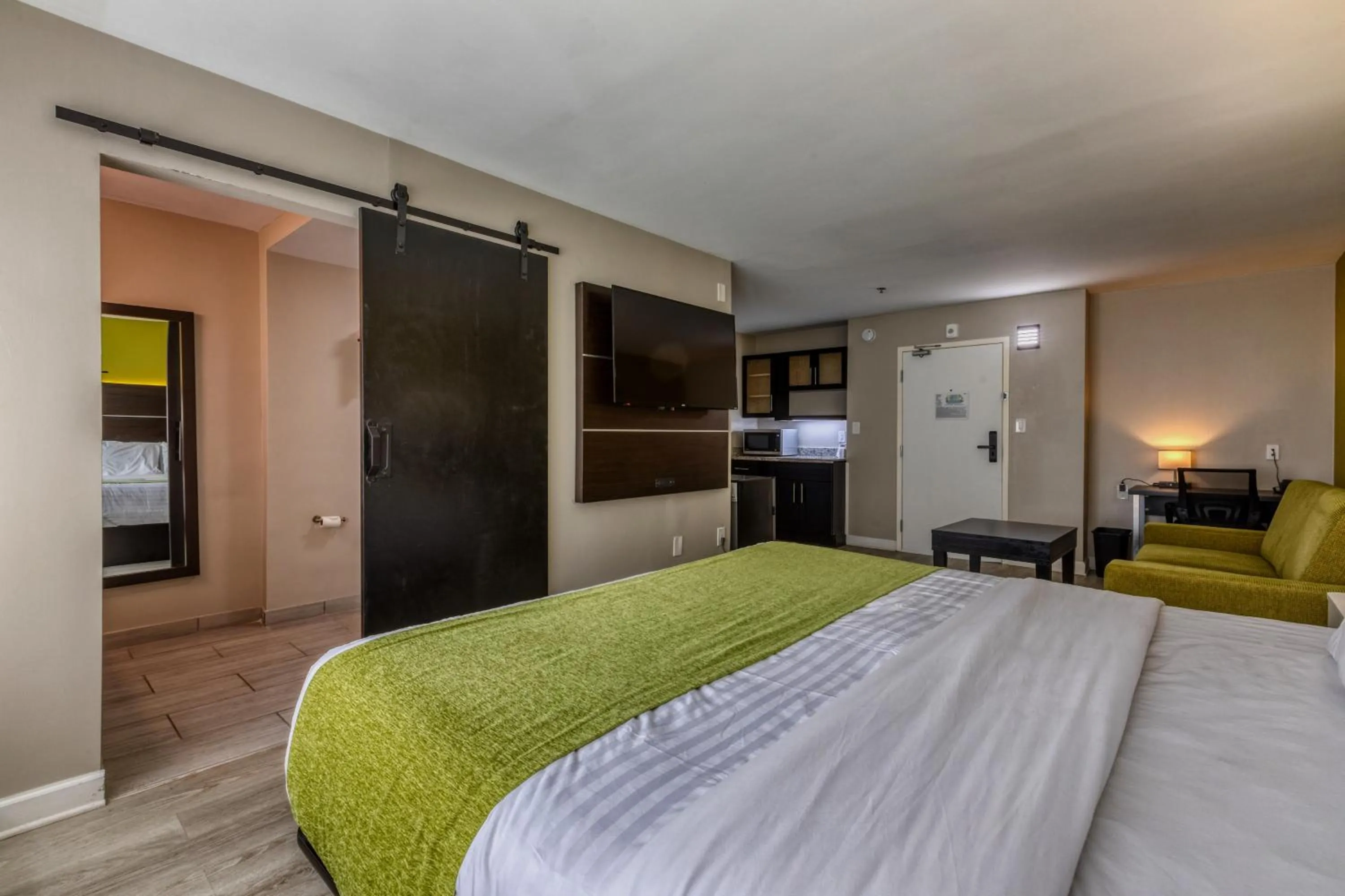 Deluxe King Suite in Hotel Weston