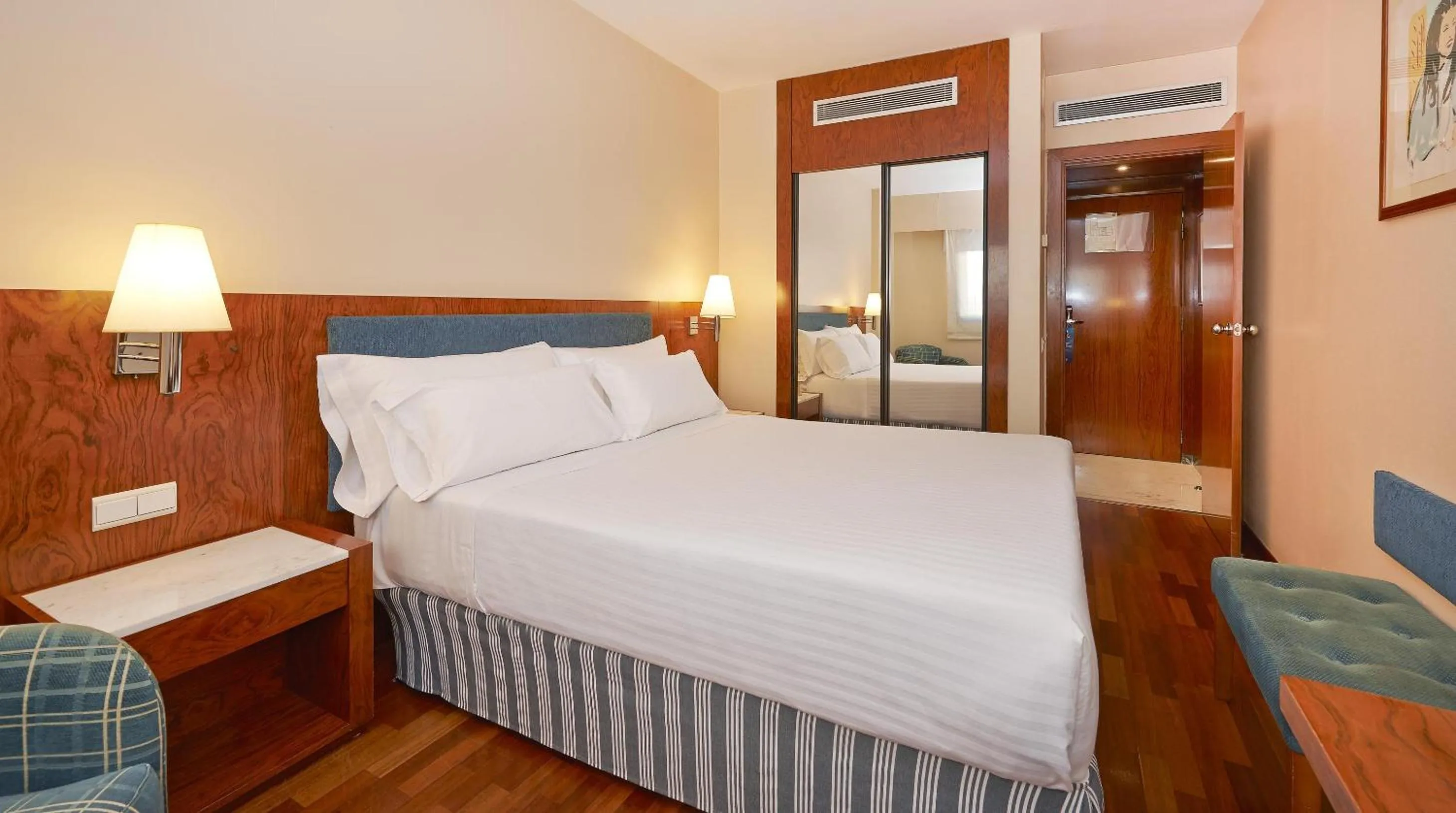 Double or Twin Room in NH Barcelona Entenza