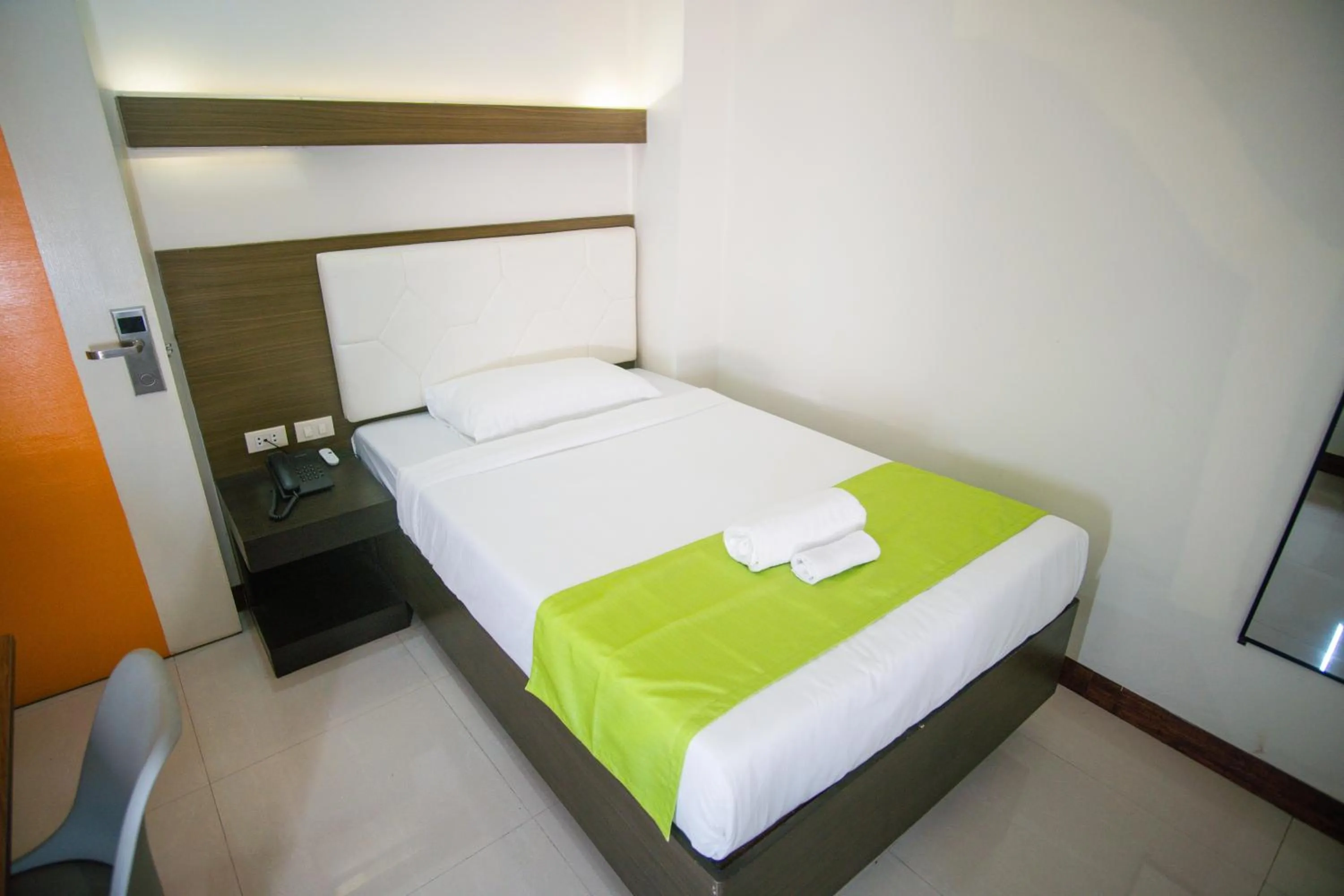 Standard Single Room - single occupancy in Benrose Hotel