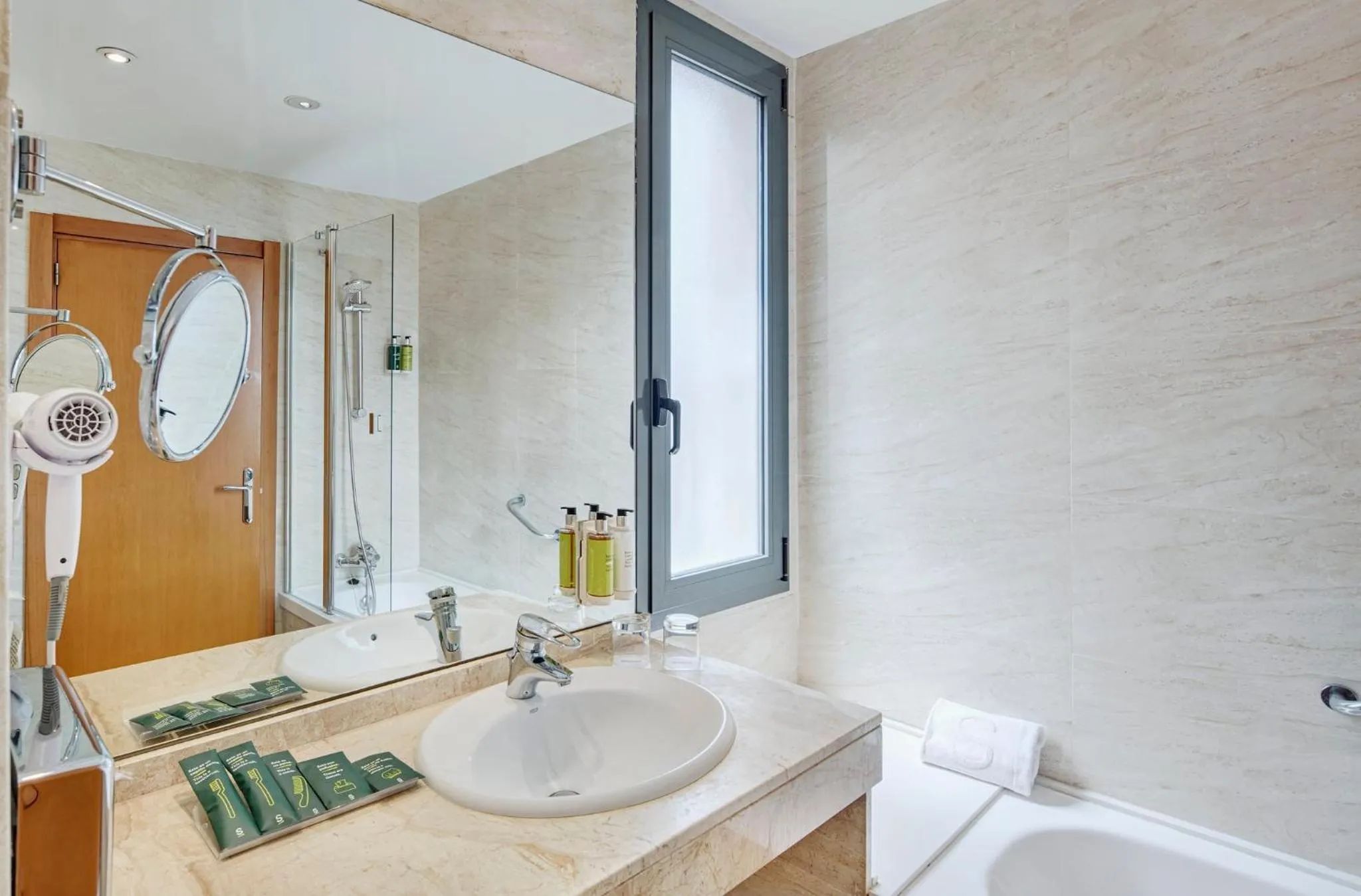 Superior Double or Twin Room in Sercotel Cornellà Barcelona