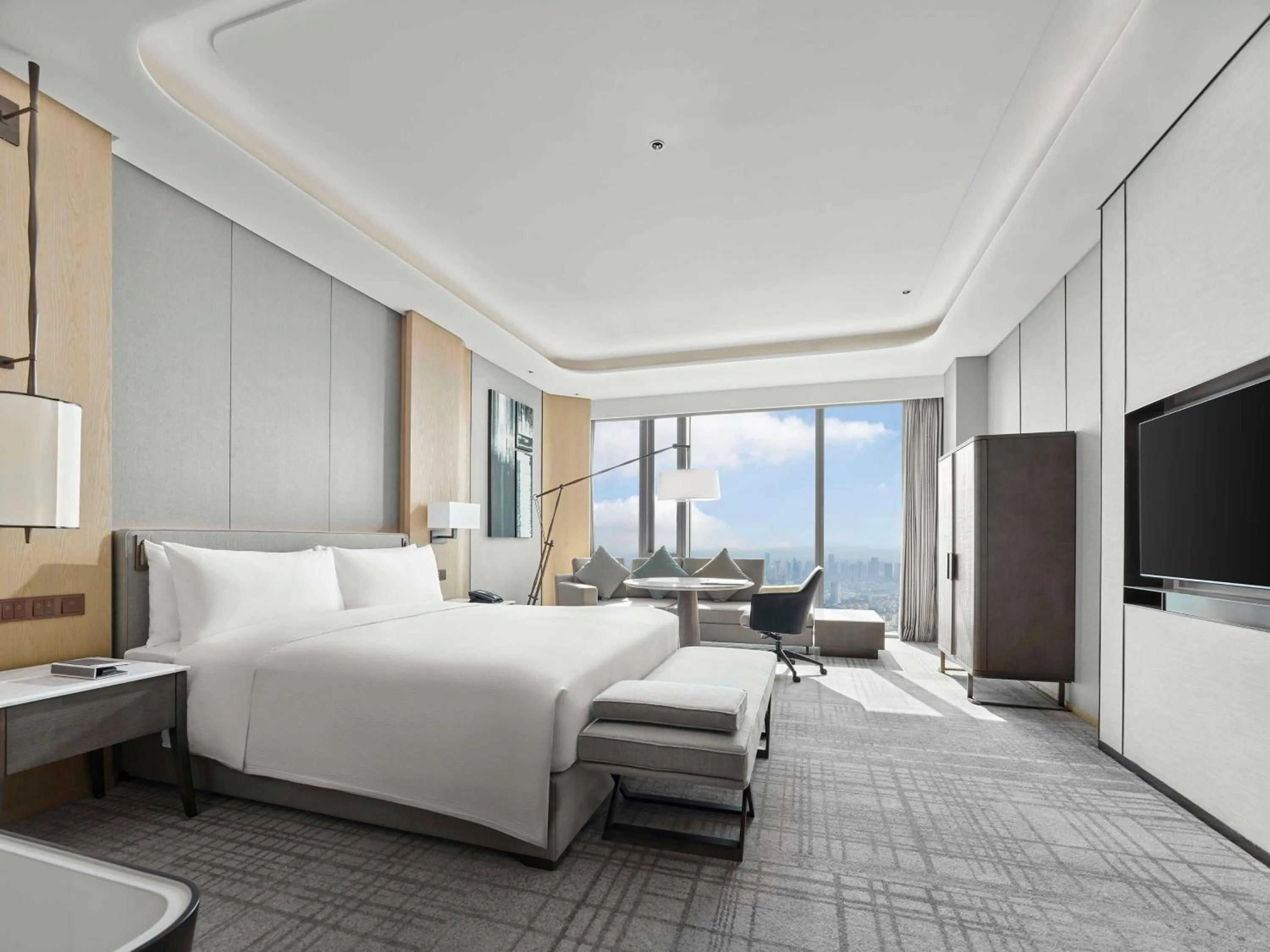 Deluxe King Room with View in Hilton Zhuji