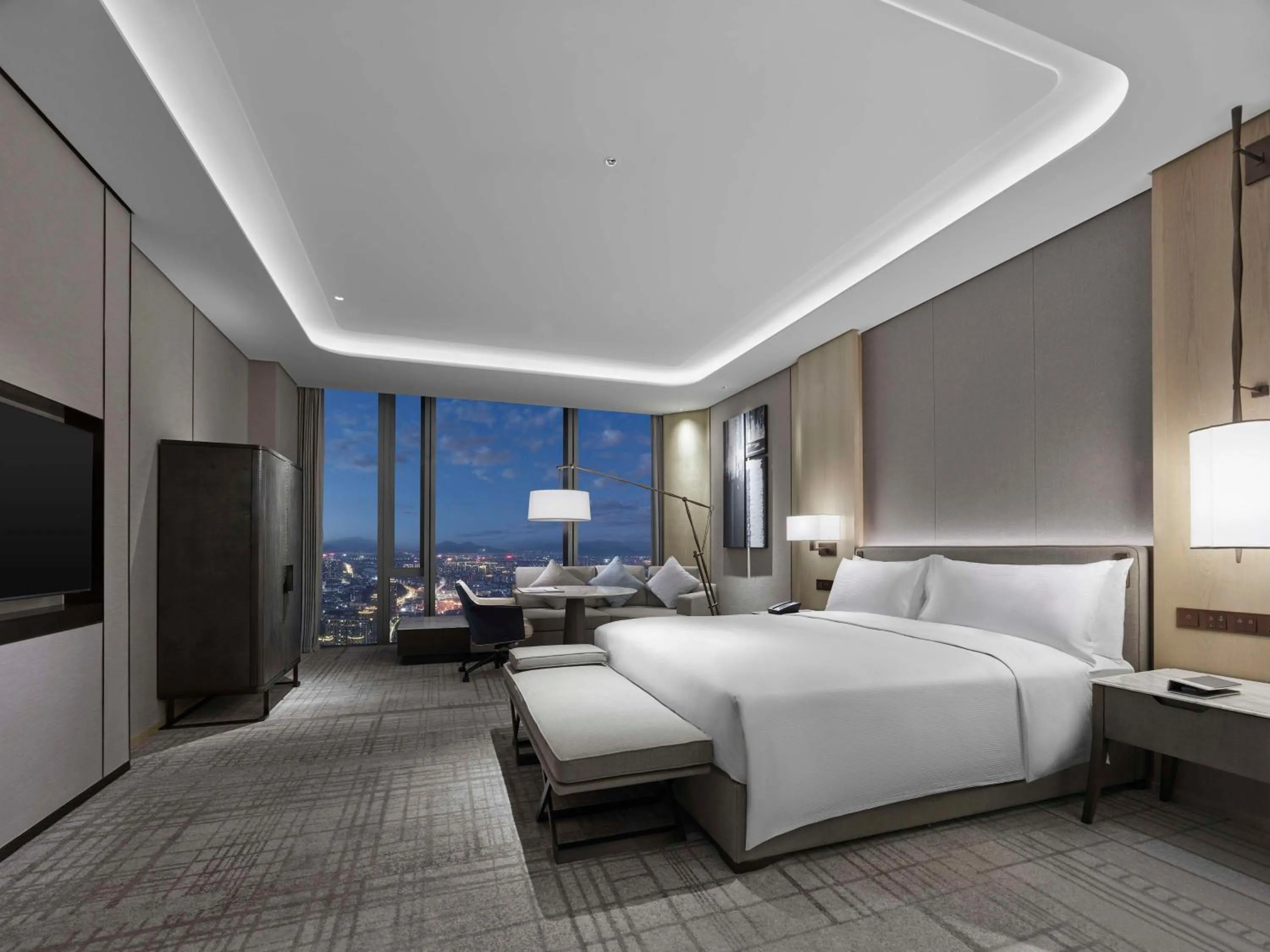 Deluxe King Room with Mountain View in Hilton Zhuji