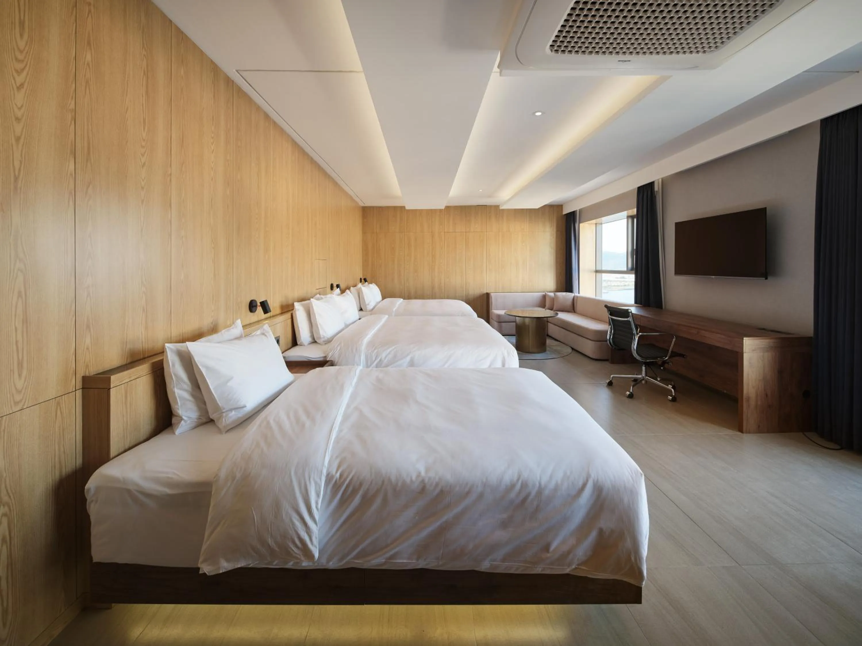 Family Triple Half River View in Hotel tt Gupo