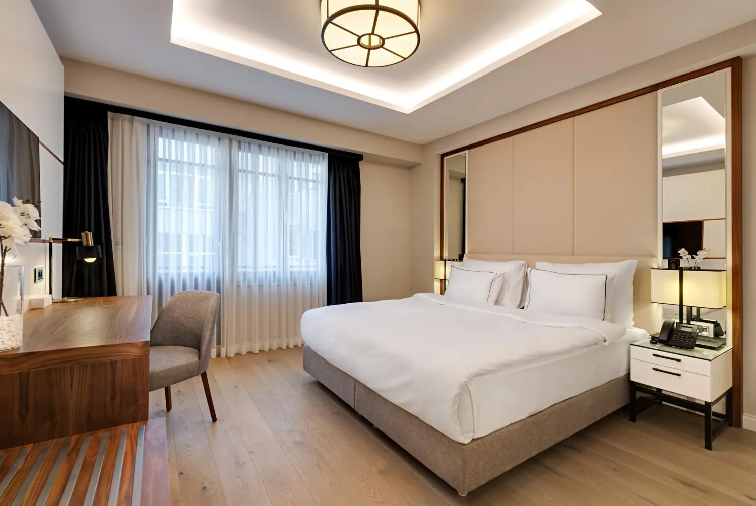 Deluxe Double Room with Balcony in Gleam Collection Hotel