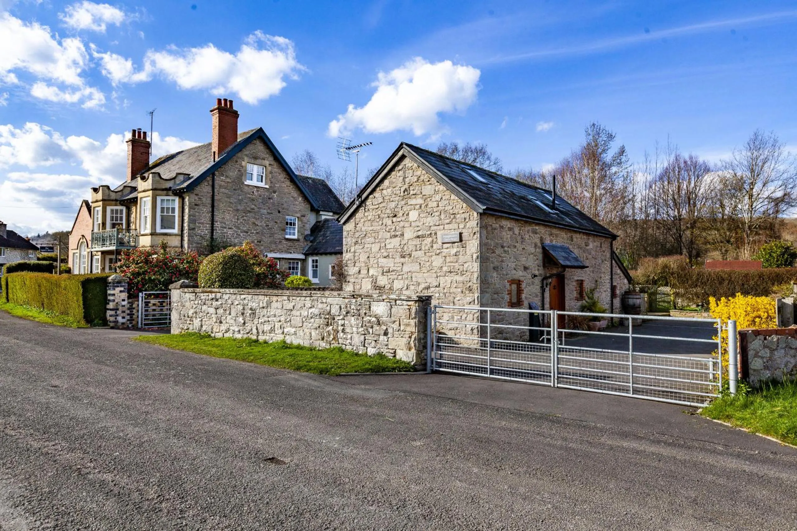 Two-Bedroom Cottage in The Agents House, Bed & Breakfast