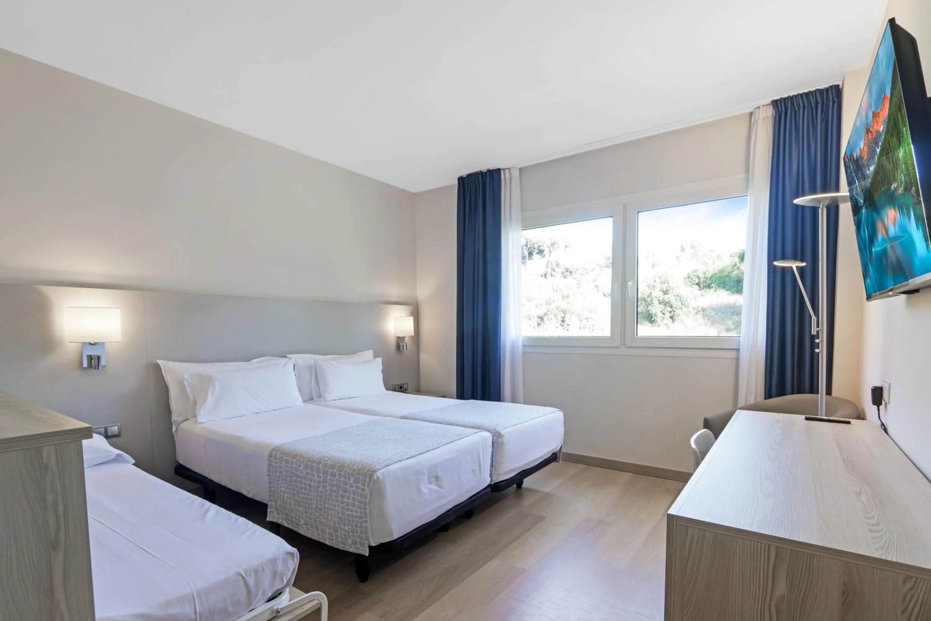 Executive Triple Room in Augusta Barcelona Vallès