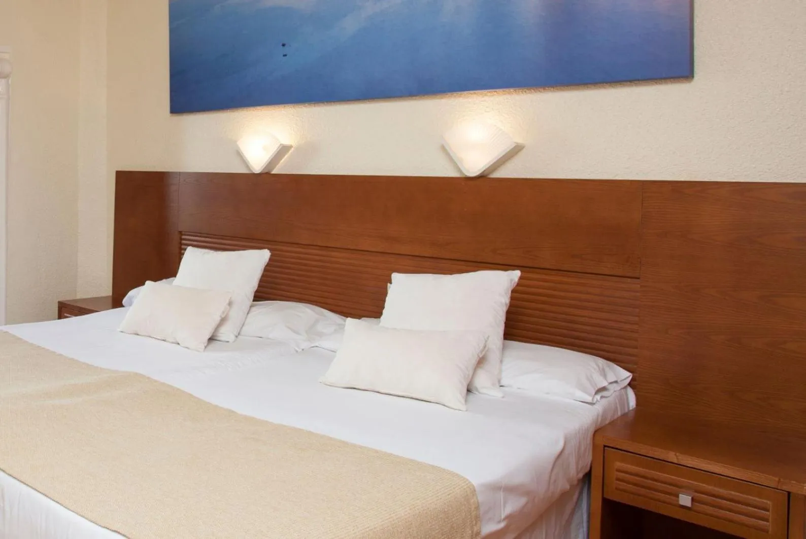 Standard Double Room (2 Adults + 1 Child) in Magic Villa de Benidorm