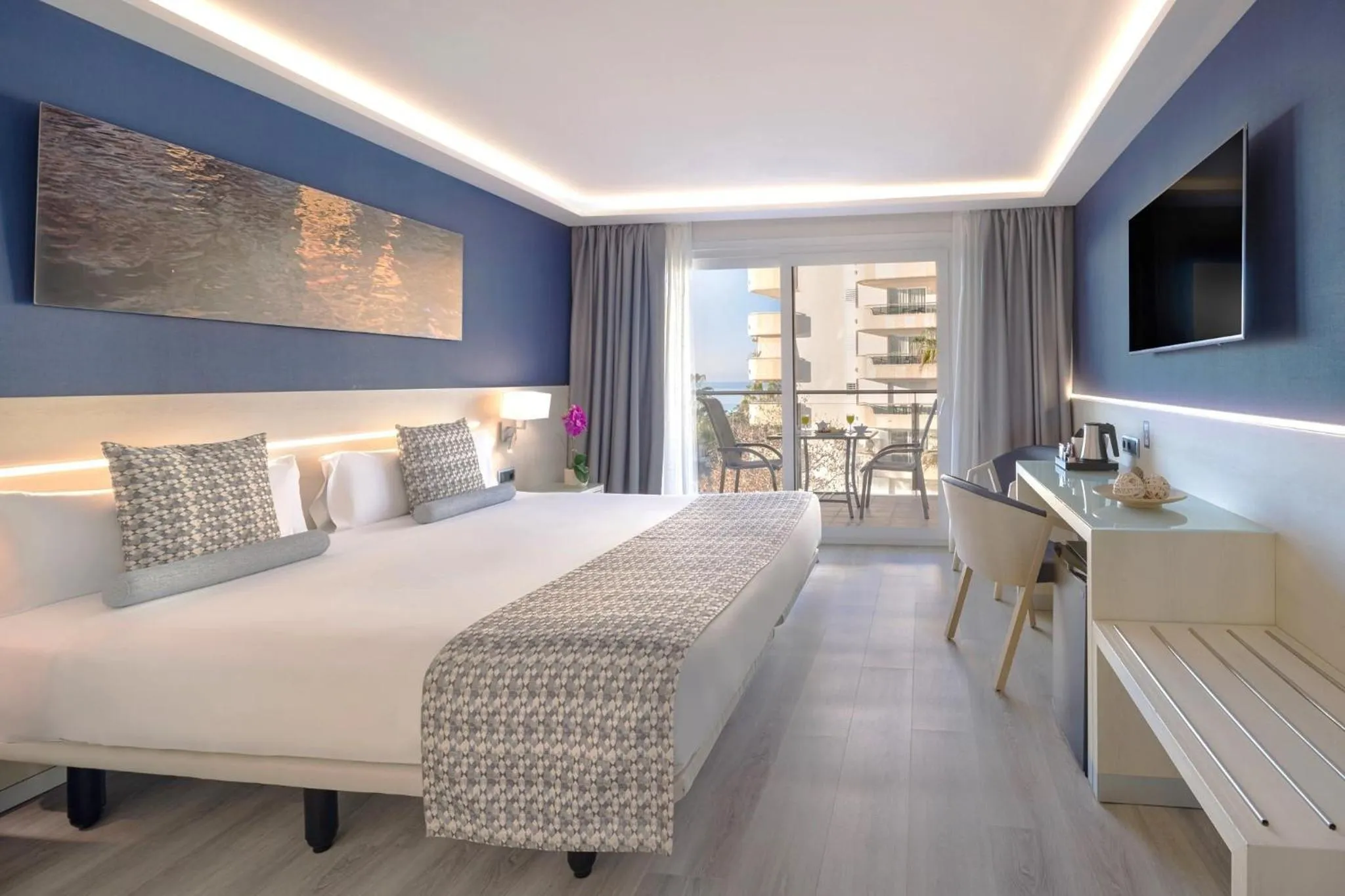 Standard Double or Twin Room with Partial Sea View - single occupancy in Calipolis