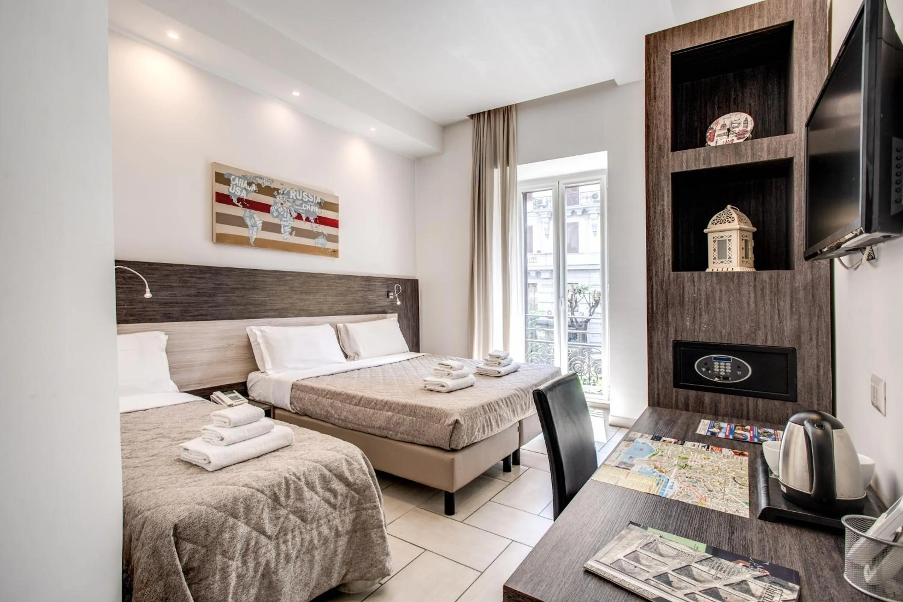 Superior Triple Room in Napoli Suite