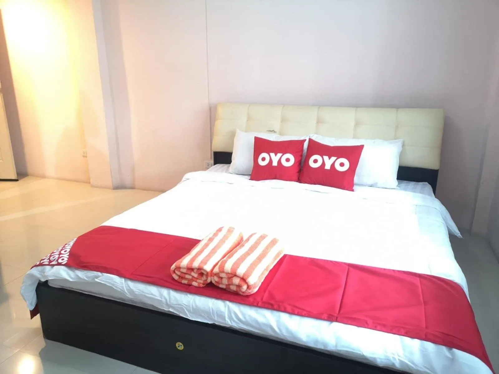 Deluxe Double Room in KJS Pattaya