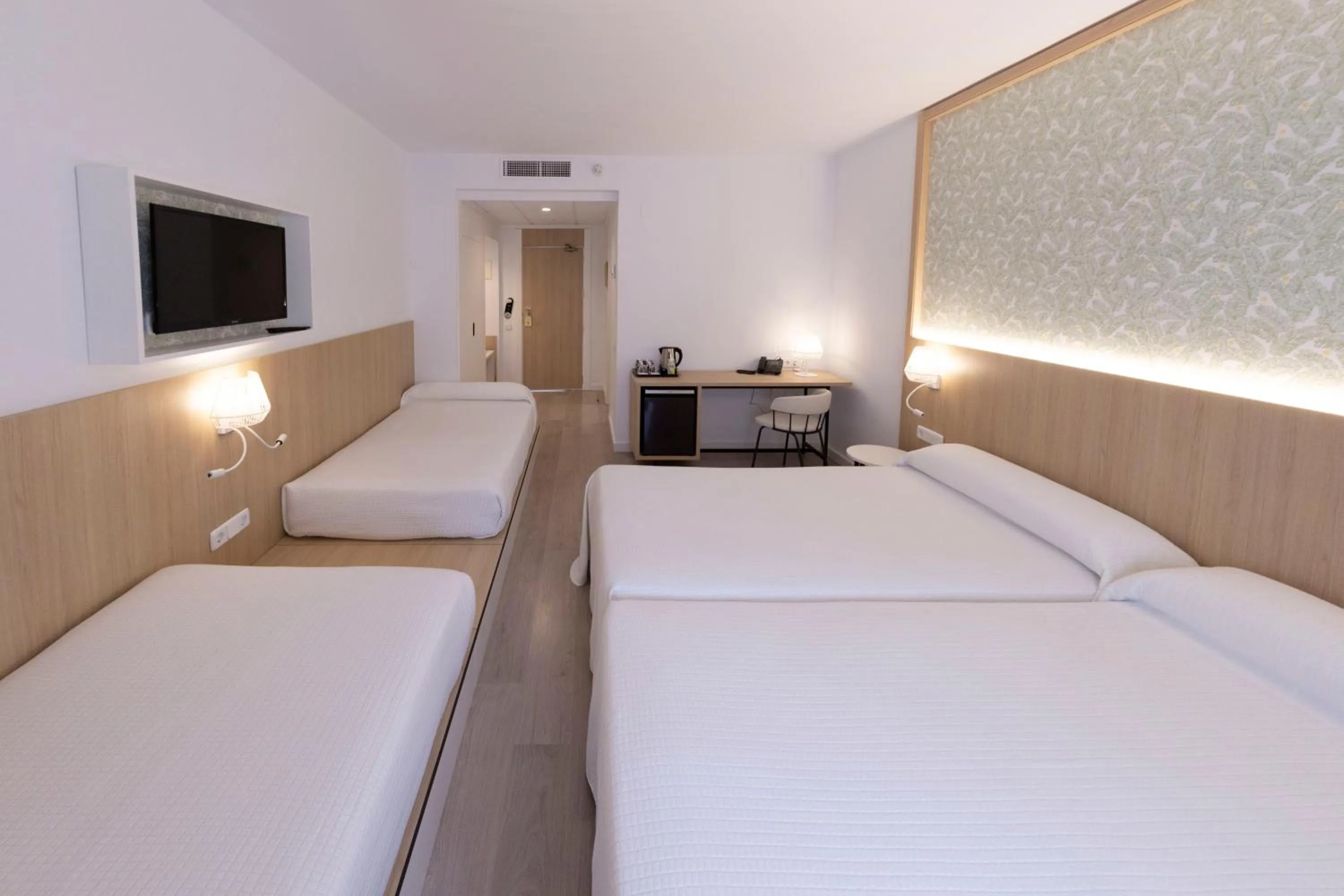 Standard Quadruple Room in Sercotel Carlos III