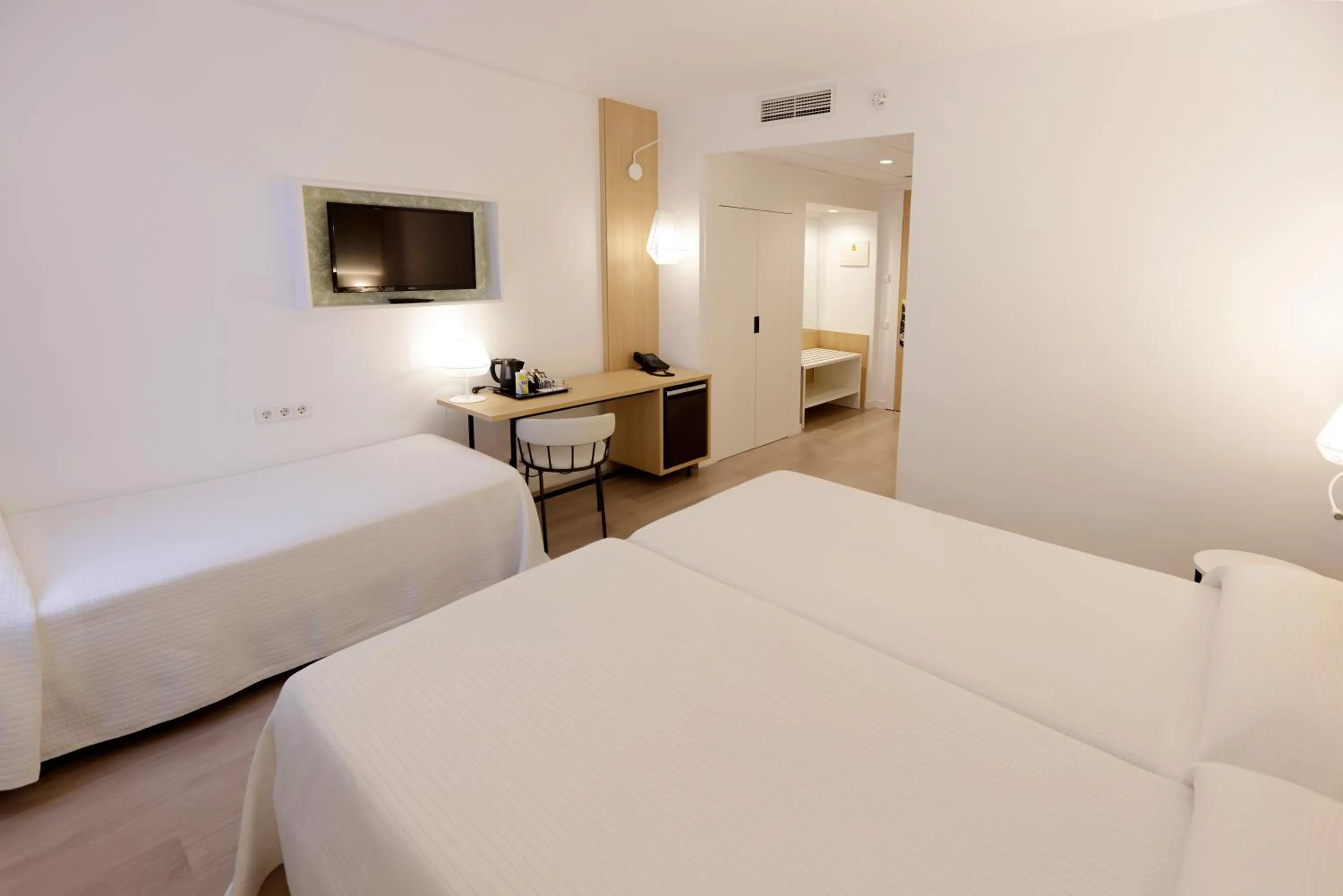 Triple Room in Sercotel Carlos III