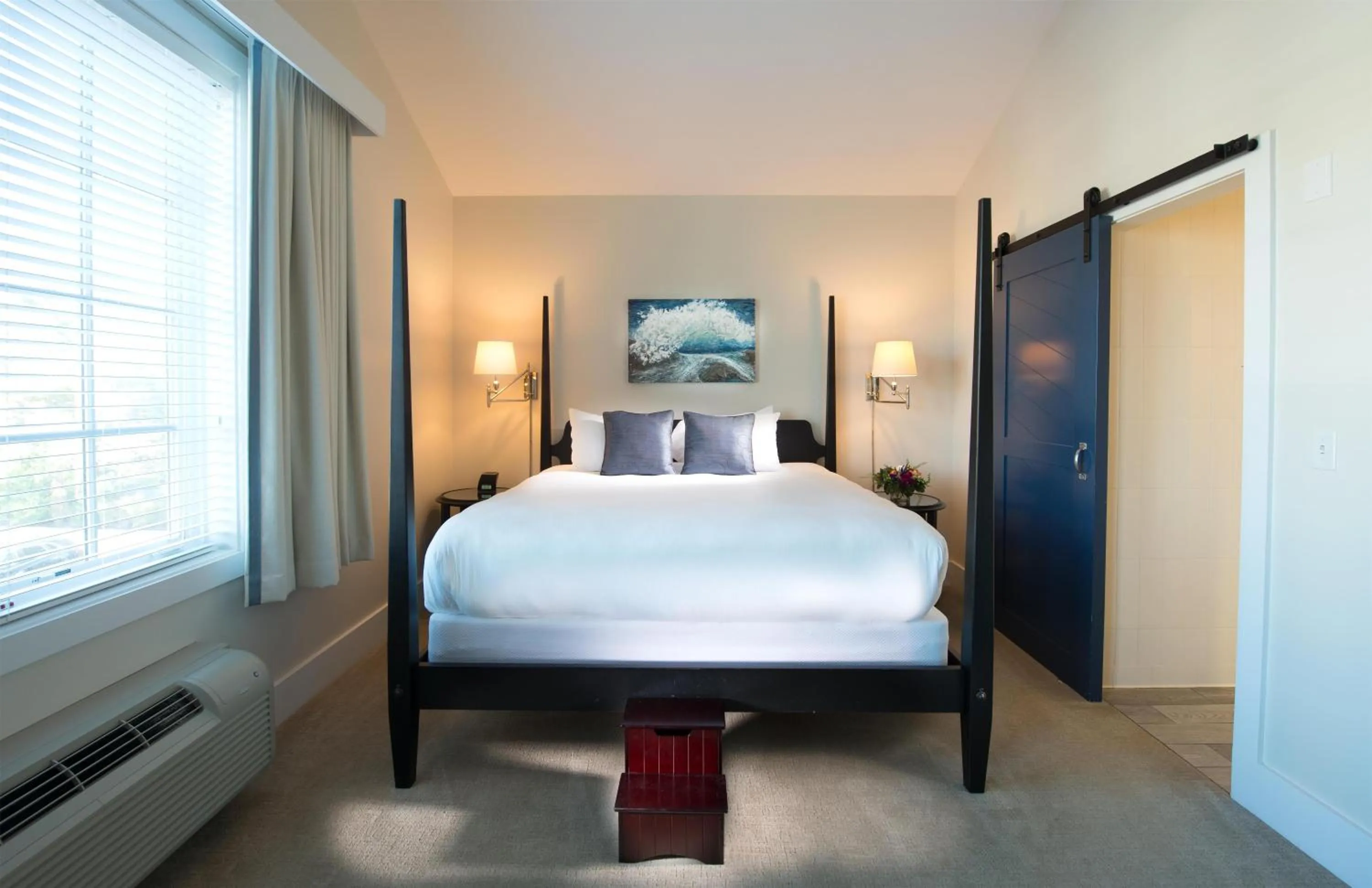 Portside King with Seating Area in The Boathouse