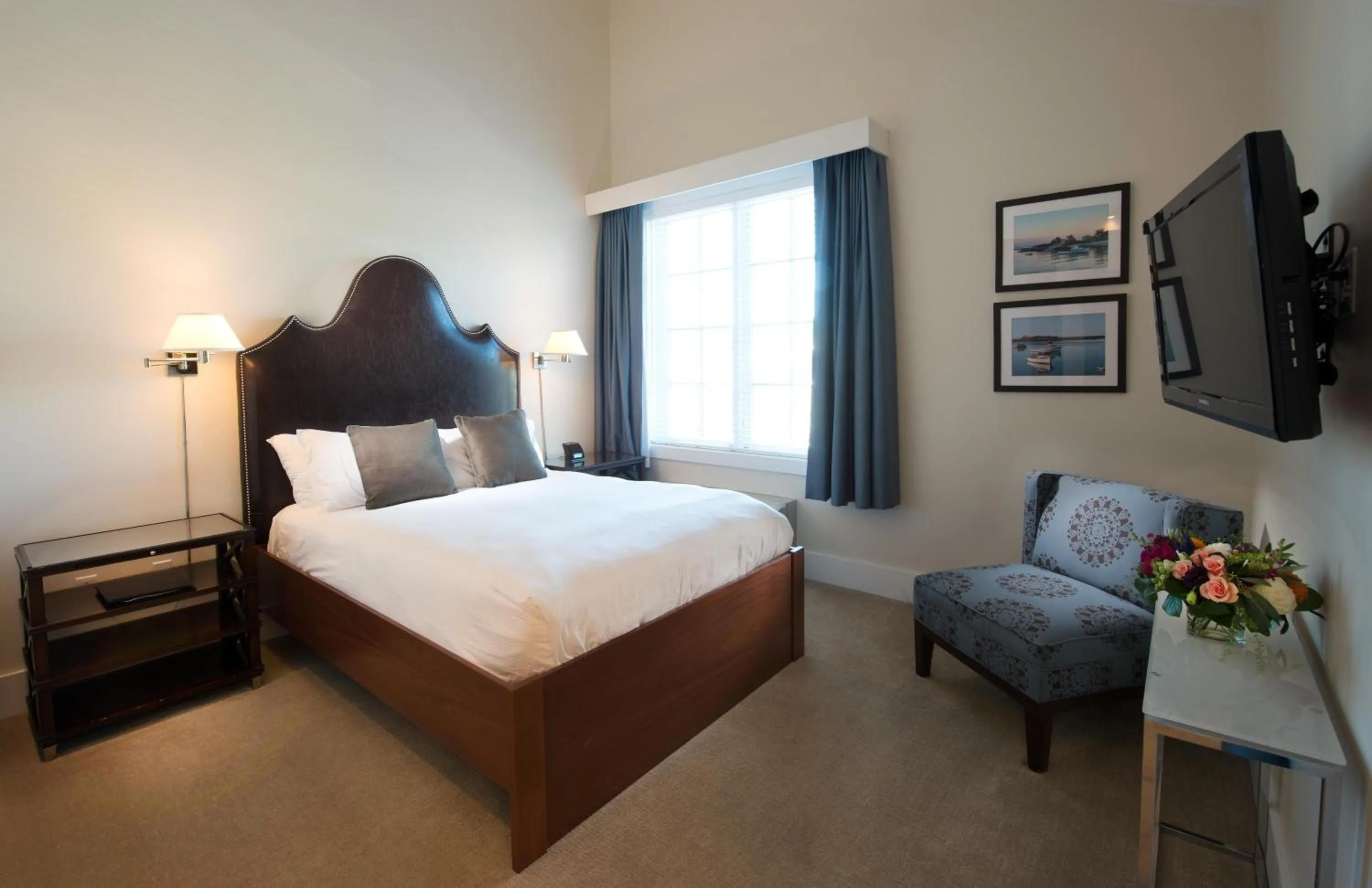 Portside Queen in The Boathouse