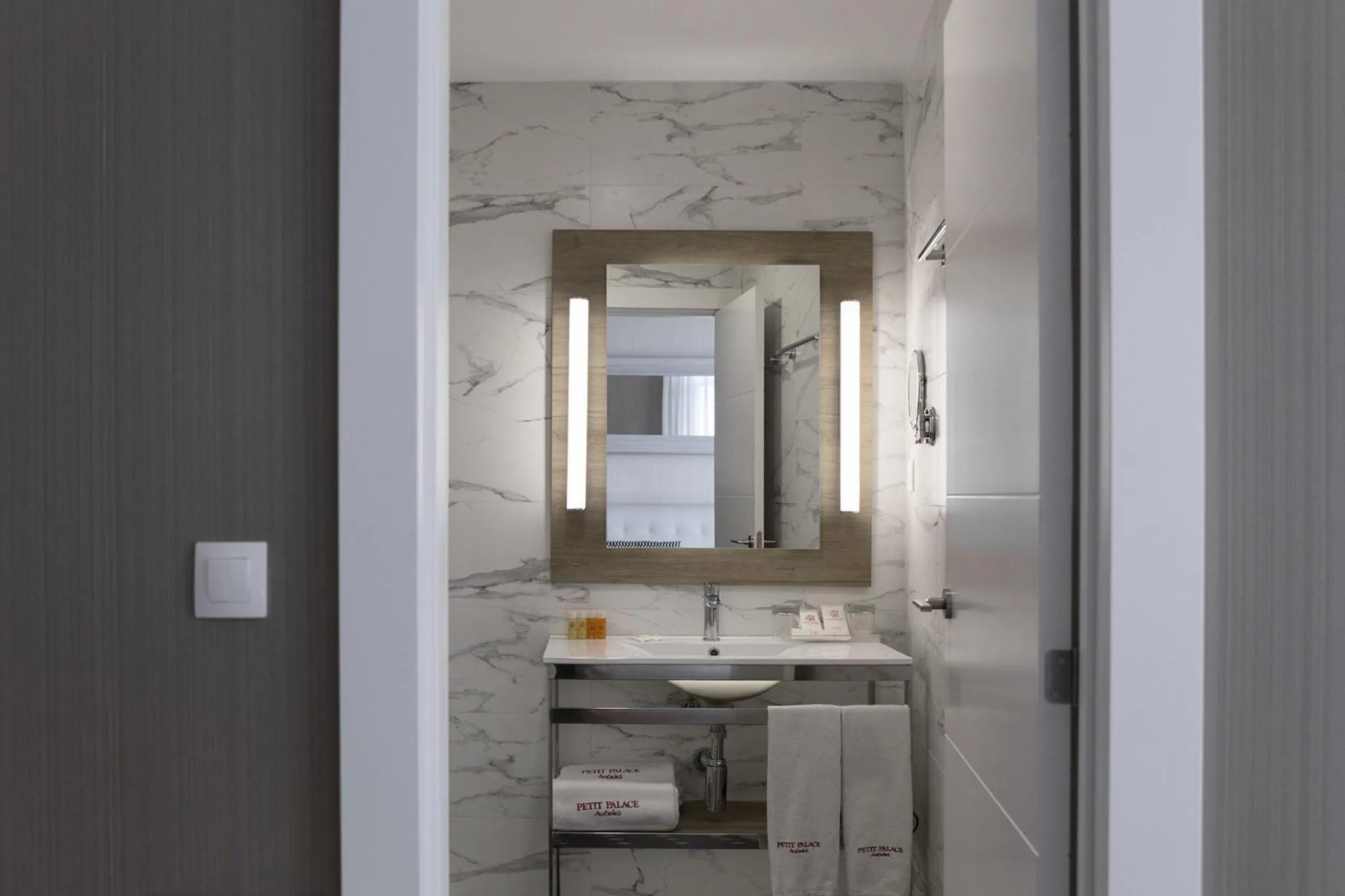 Small Double Room in Petit Palace Arenal