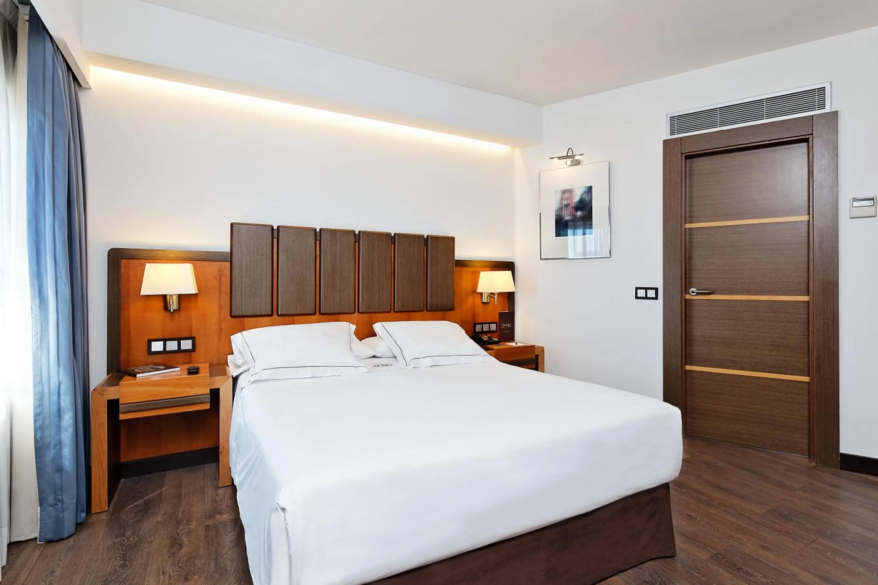 Double or Twin Room with Parking in Claridge Madrid