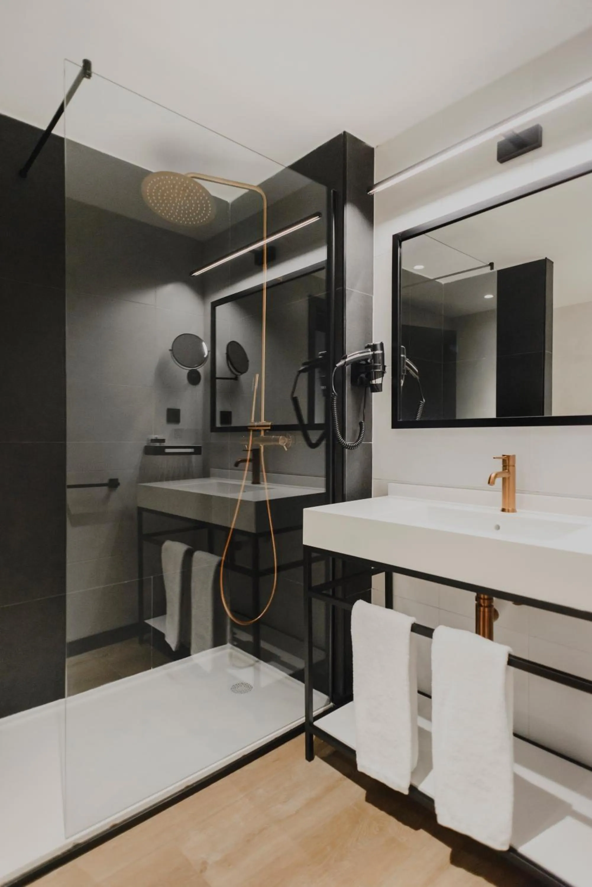 Twin Room with City View in Hotel Dimar