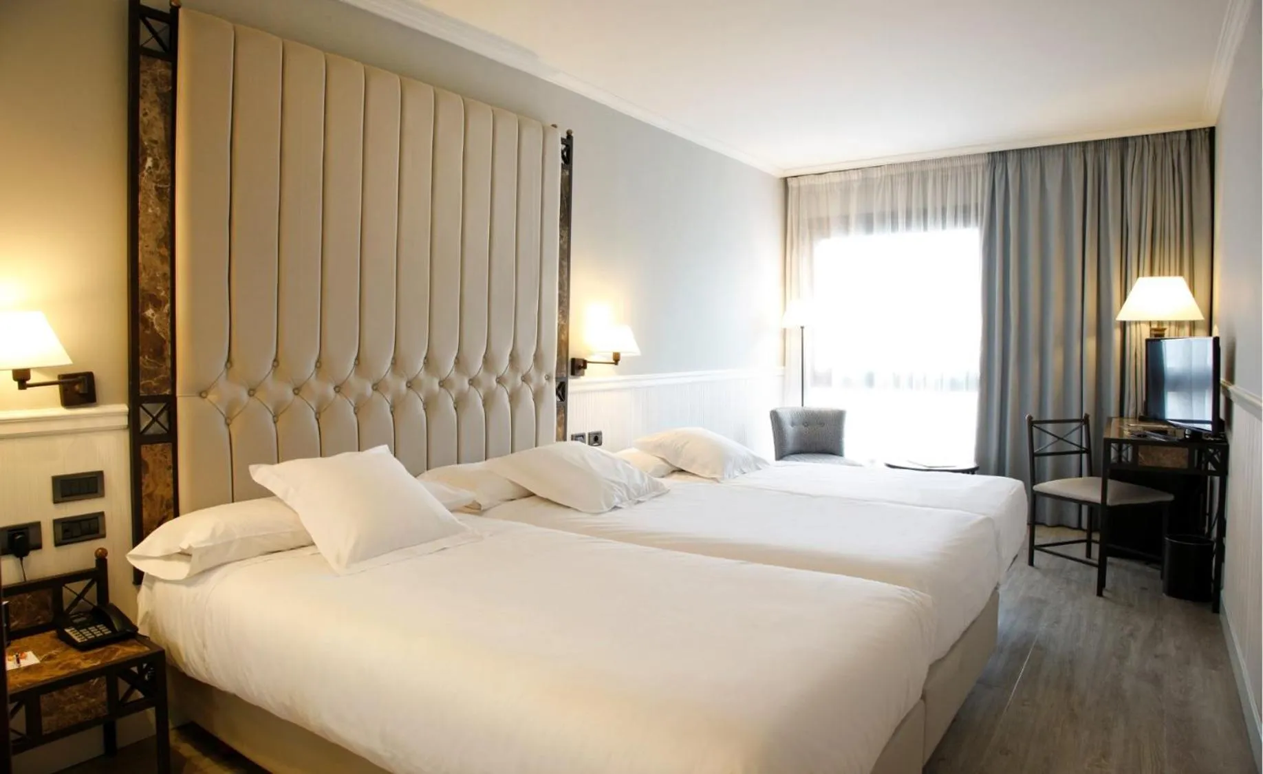 Twin Room with Extra Bed in Hotel Gran Via